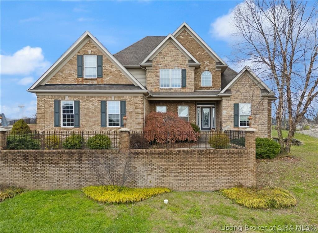 Crystal Lake Dr, Jeffersonville, IN 47130
