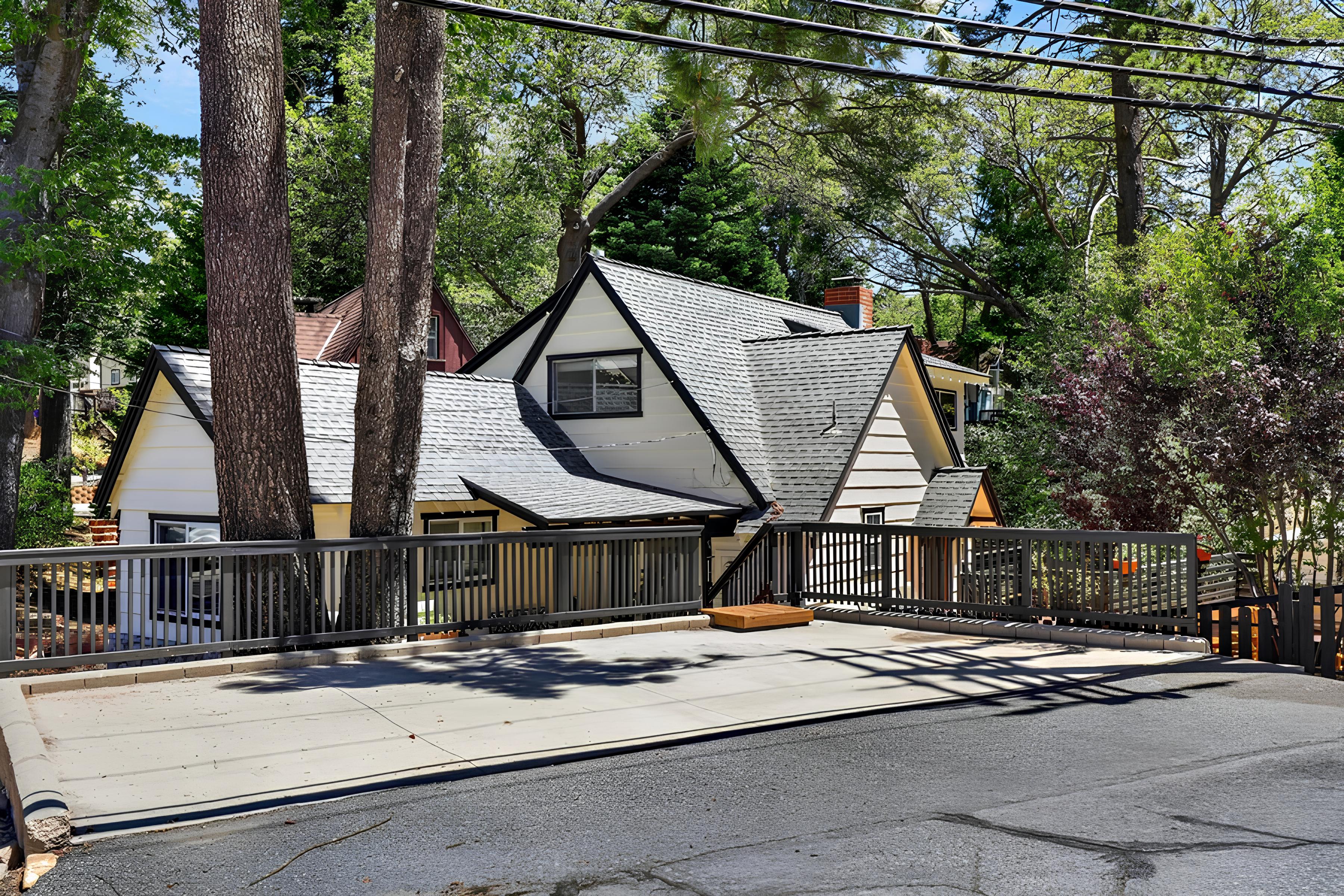  335 Oak Drive, Lake Arrowhead, CA 92352 - 物件實景