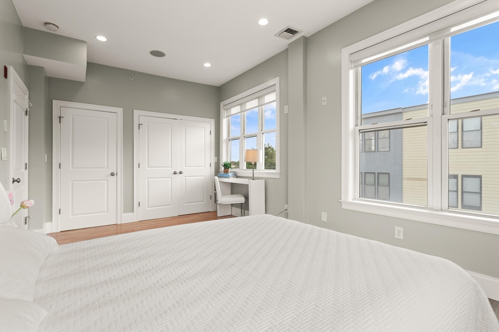 Boston, Massachusetts, 02127, United States, 2 Bedrooms Bedrooms, ,2 BathroomsBathrooms,Residential,For Sale,1890811