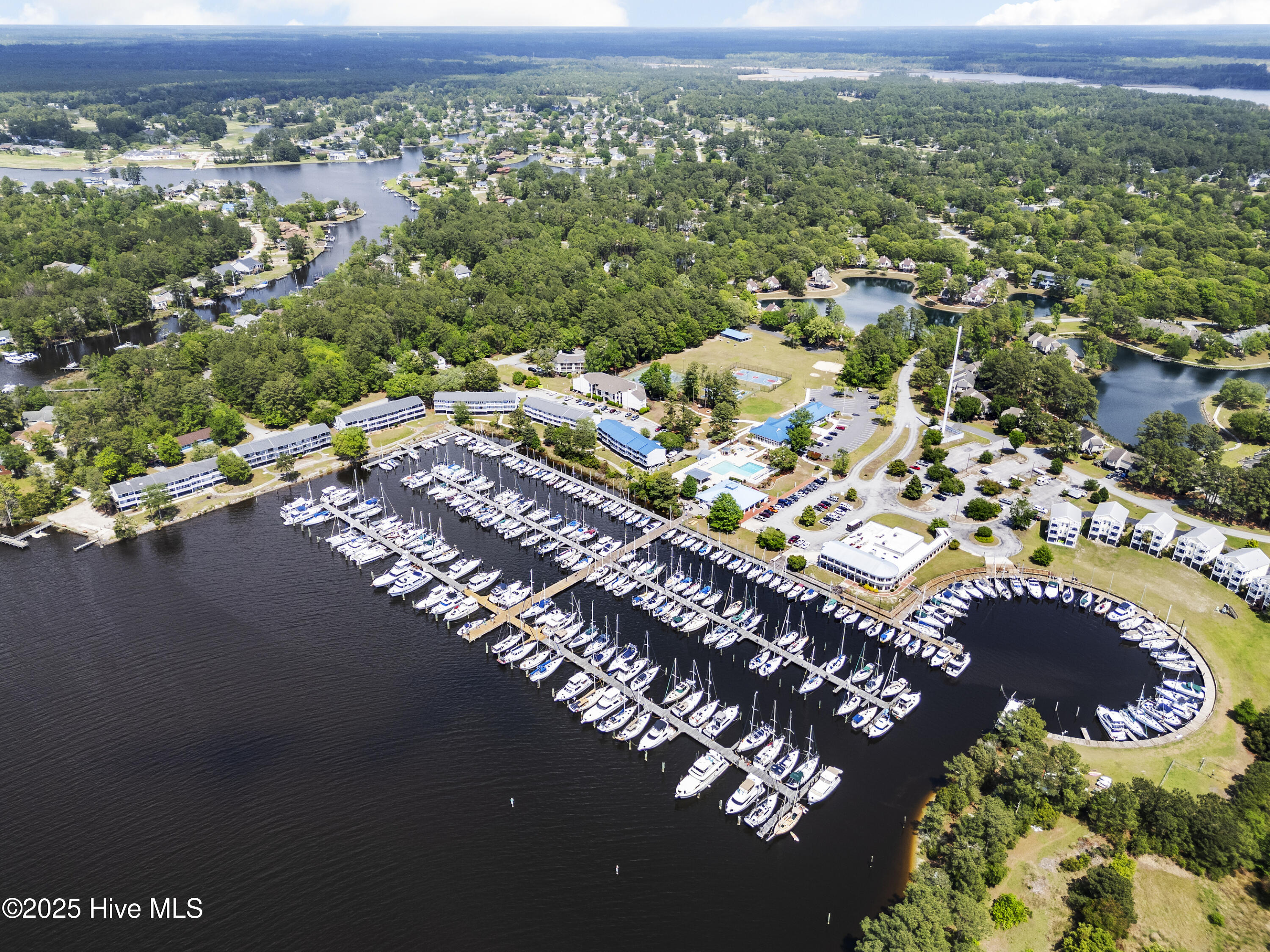 New Bern, North Carolina, 28560, United States, 3 Bedrooms Bedrooms, ,4 BathroomsBathrooms,Residential,For Sale,1874944