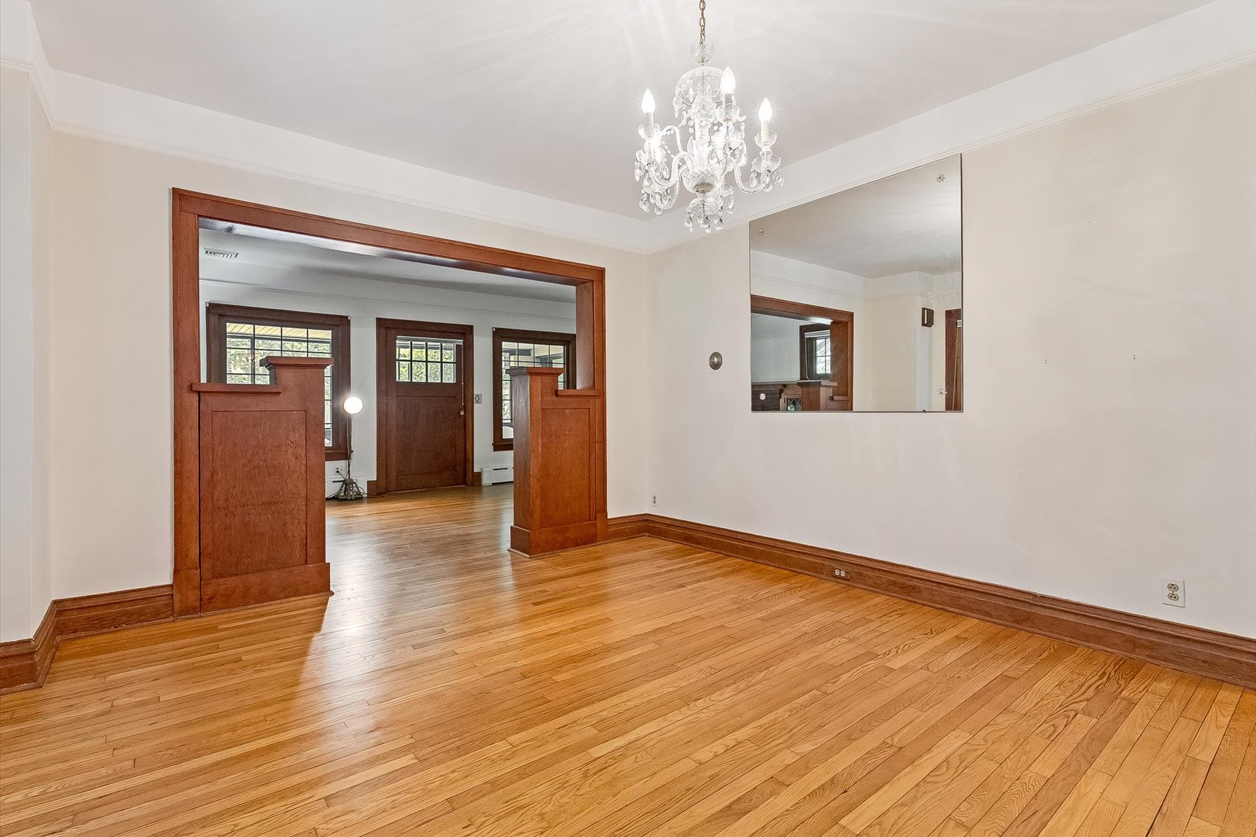  Authentic Craftsman-Style Property Offers Timeless Character - 物件實景