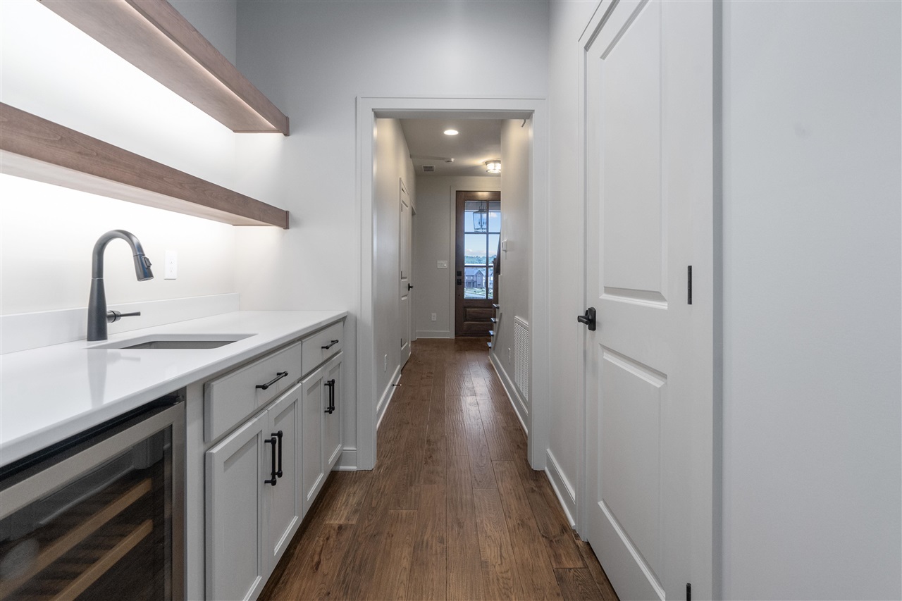 Bowling Green, Kentucky, 42103, United States, 3 Bedrooms Bedrooms, ,4 BathroomsBathrooms,Residential,For Sale,1941670