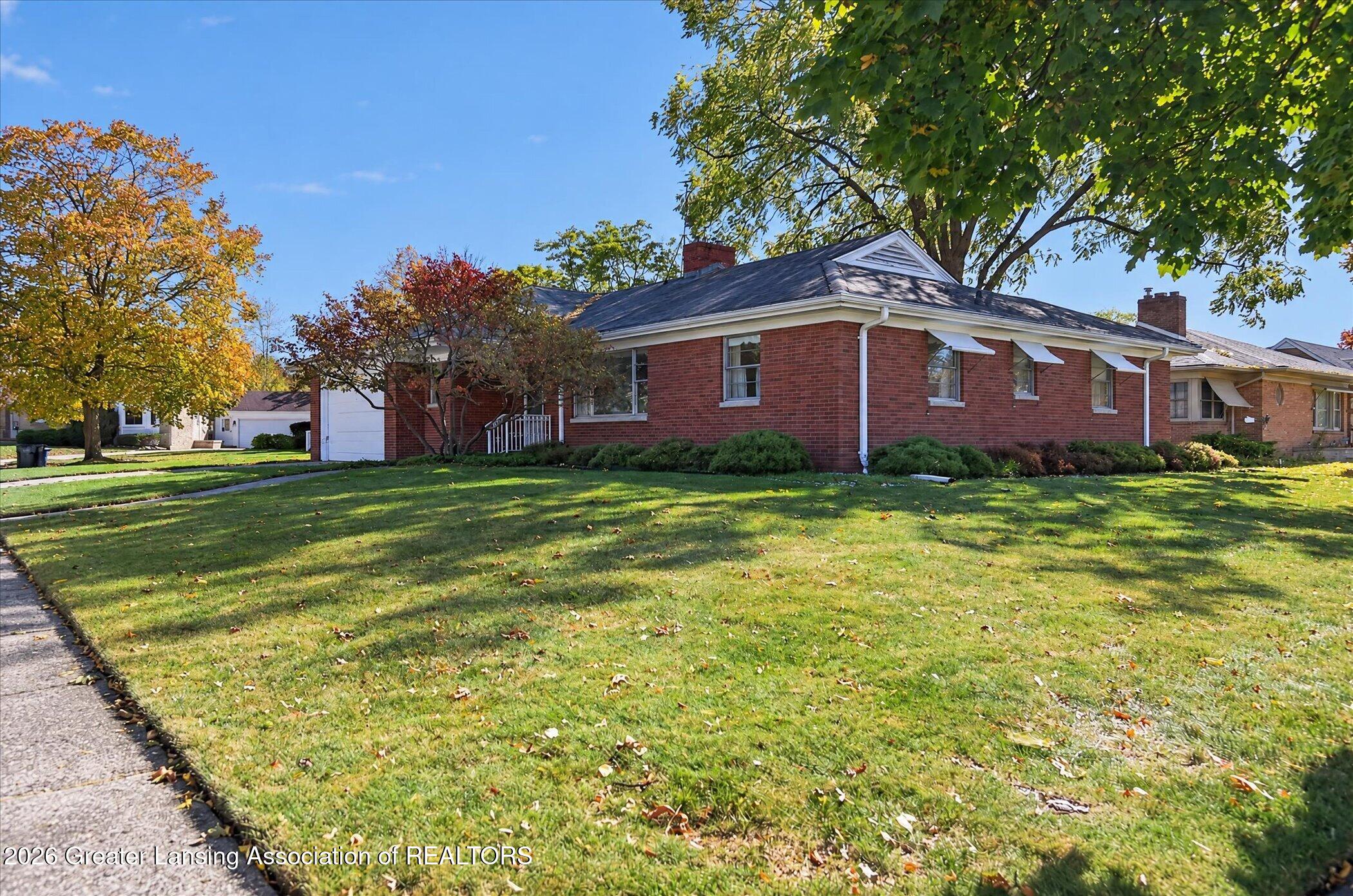 Abington Pl, Lansing, MI 48910 #1