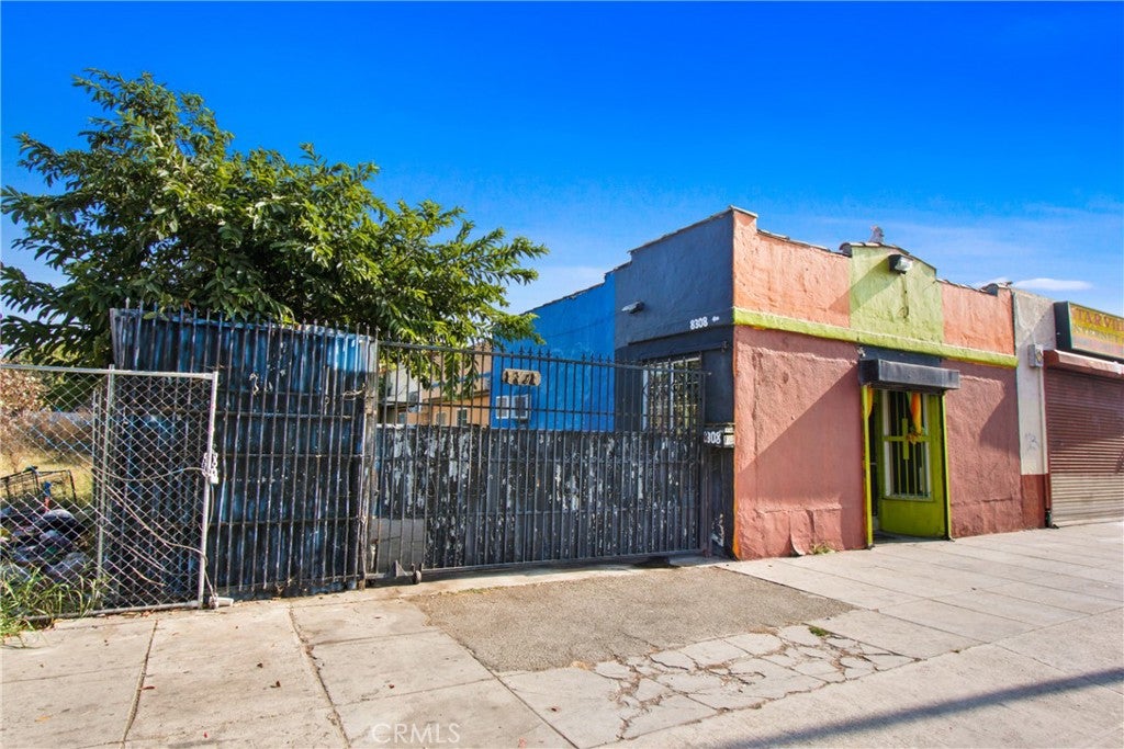 Los Angeles, California, 90003, United States, ,Residential,For Sale,1921001