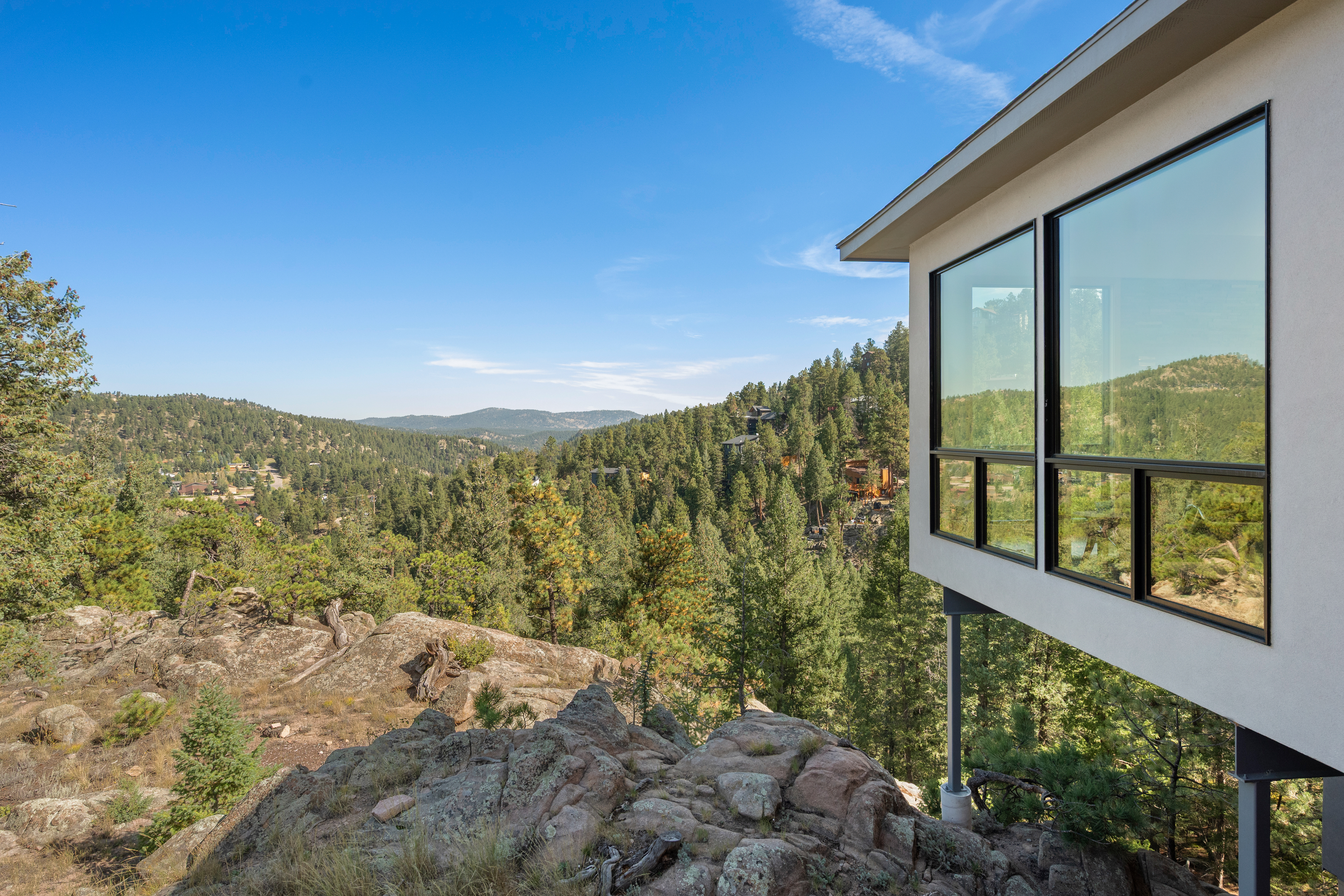  Modern Mountain Residence with Dramatic Architecture - 物件實景