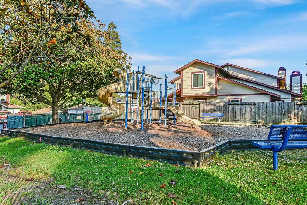 Hayward, California, 94541, United States, 2 Bedrooms Bedrooms, ,2 BathroomsBathrooms,Residential,For Sale,2012744