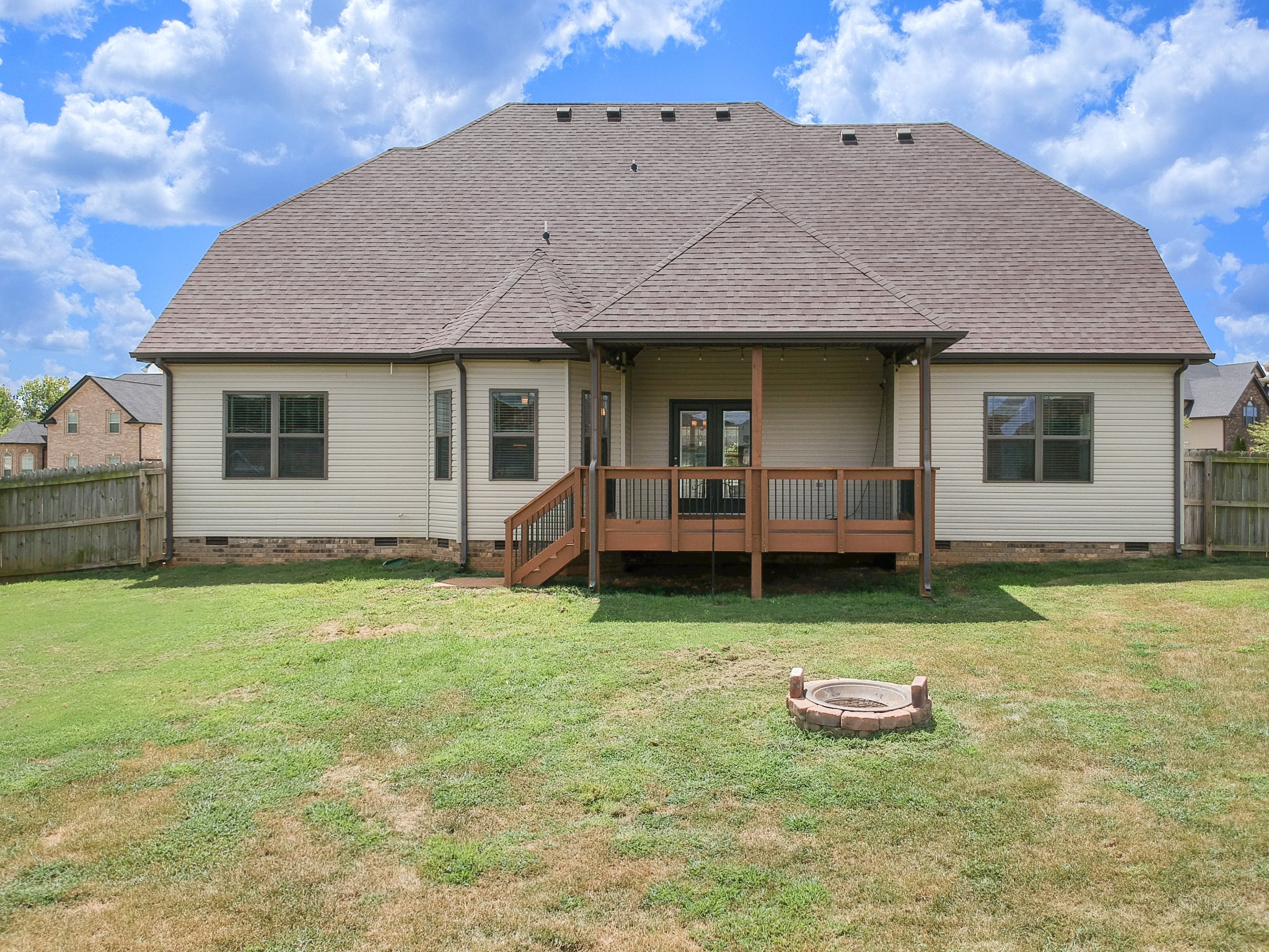 Clarksville, Tennessee, 37043, United States, 5 Bedrooms Bedrooms, ,4 BathroomsBathrooms,Residential,For Sale,1975936