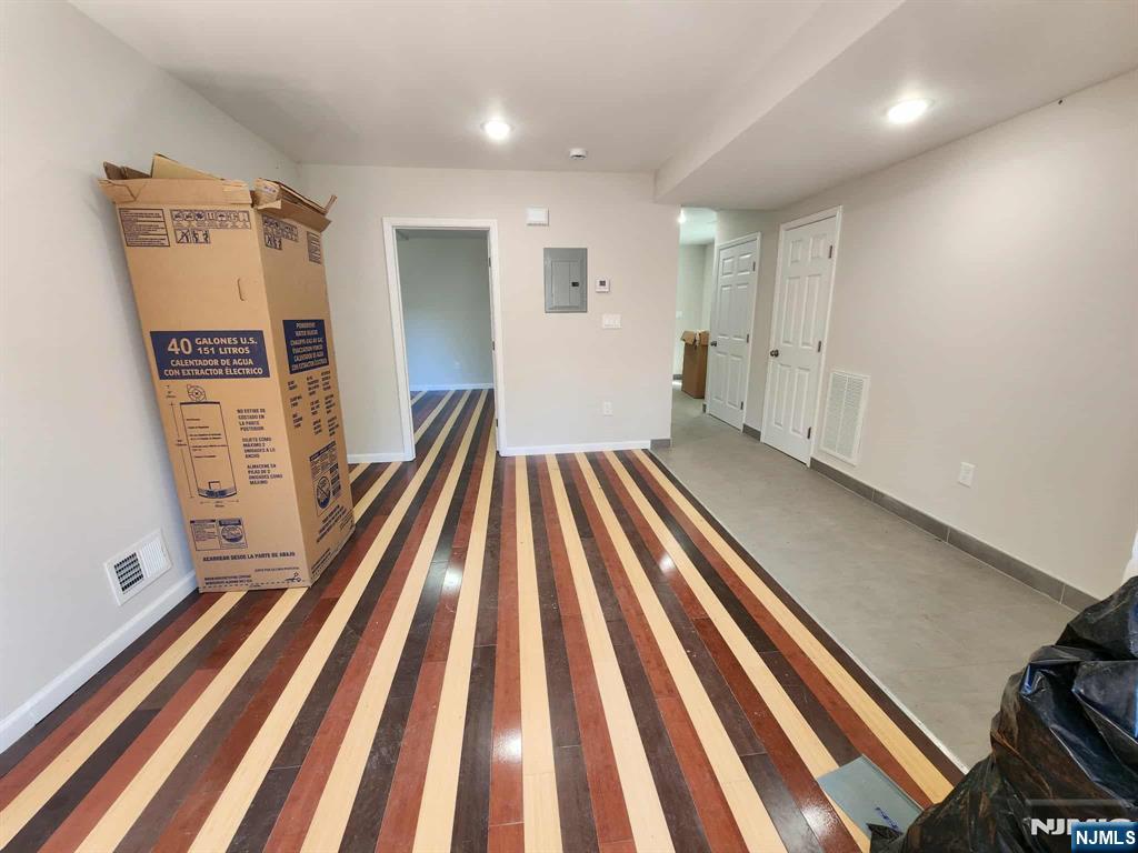 Passaic, New Jersey, 07055, United States, 5 Bedrooms Bedrooms, ,2 BathroomsBathrooms,Residential,For Sale,1975134