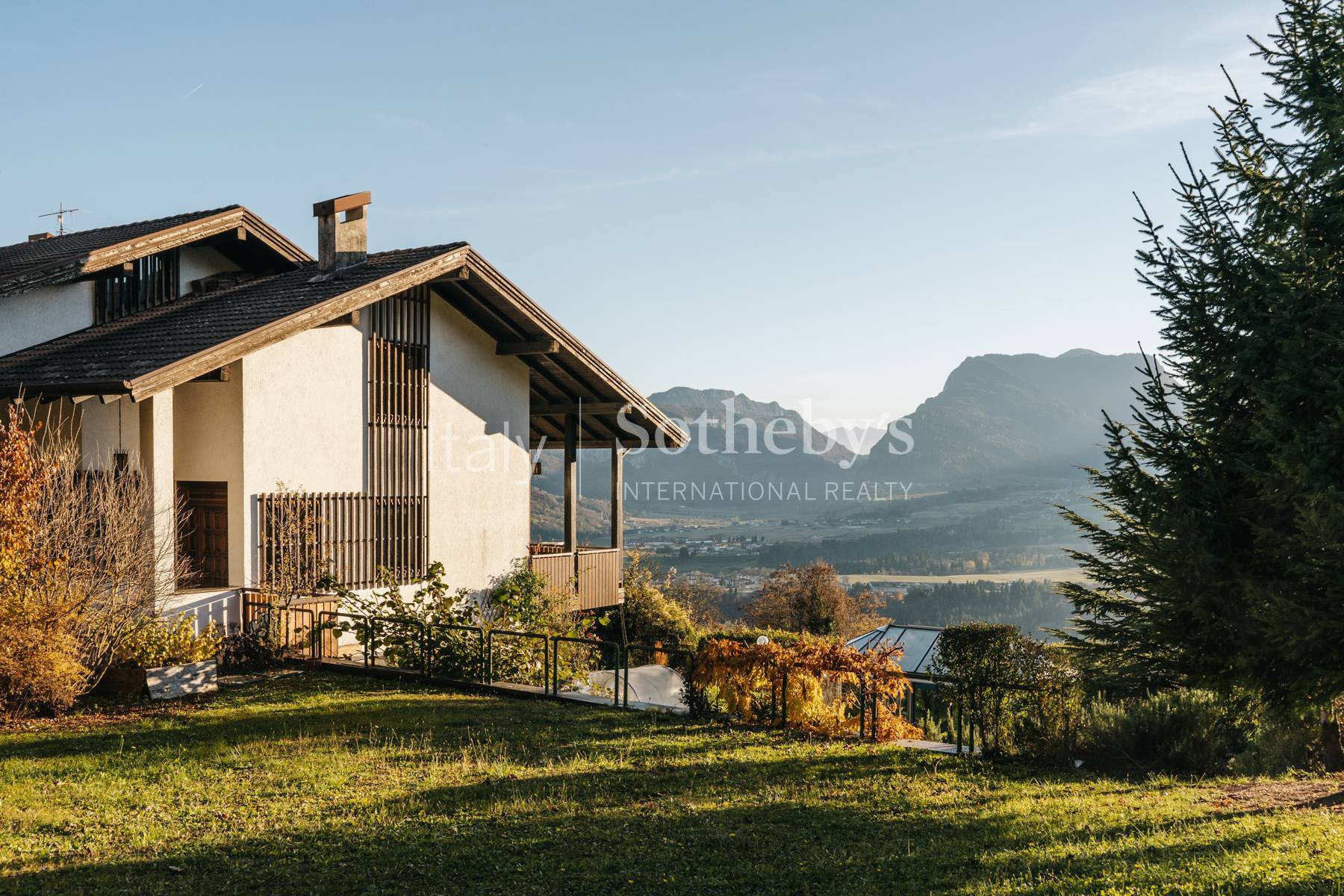  Mountain villa with park and panoramic view - 物件實景