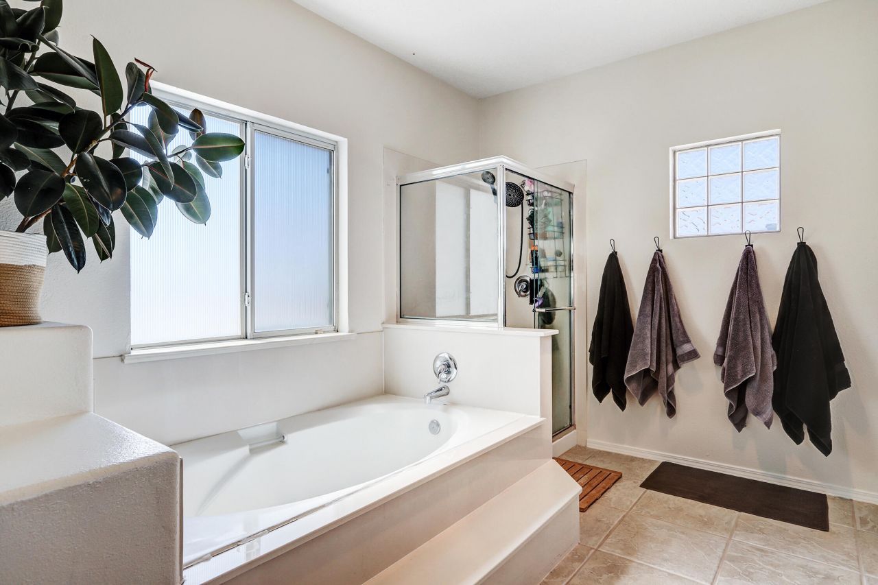 Albuquerque, New Mexico, 87114, United States, 4 Bedrooms Bedrooms, ,3 BathroomsBathrooms,Residential,For Sale,1917819
