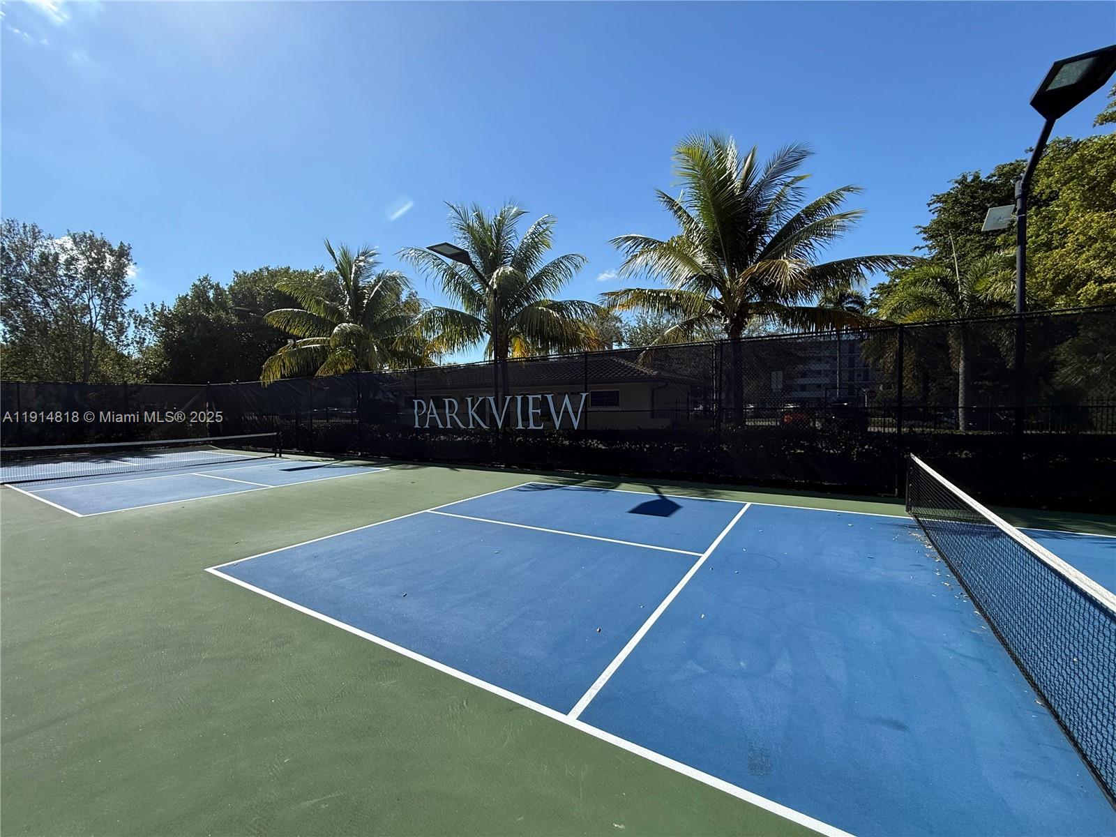 Hollywood, Florida, 33021, United States, 2 Bedrooms Bedrooms, ,3 BathroomsBathrooms,Residential,For Sale,1997464