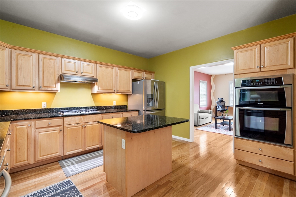 Chelmsford, Massachusetts, 01824, United States, 4 Bedrooms Bedrooms, ,3 BathroomsBathrooms,Residential,For Sale,1939312