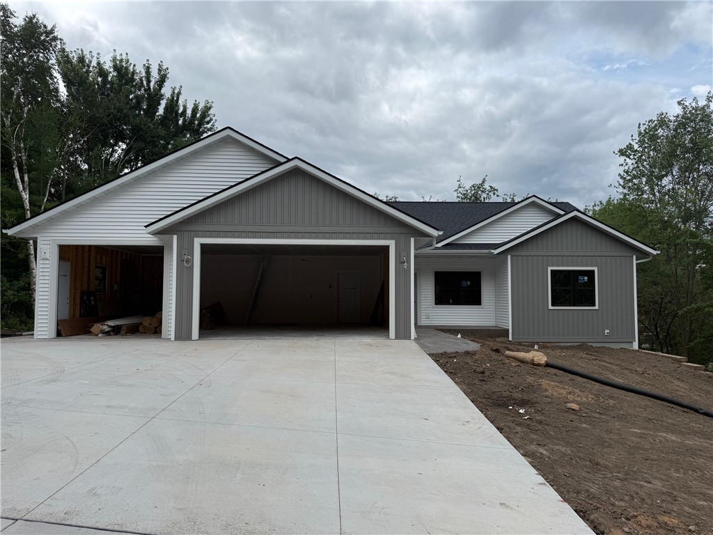 Eau Claire, Wisconsin, 54703, United States, 5 Bedrooms Bedrooms, ,3 BathroomsBathrooms,Residential,For Sale,1937821