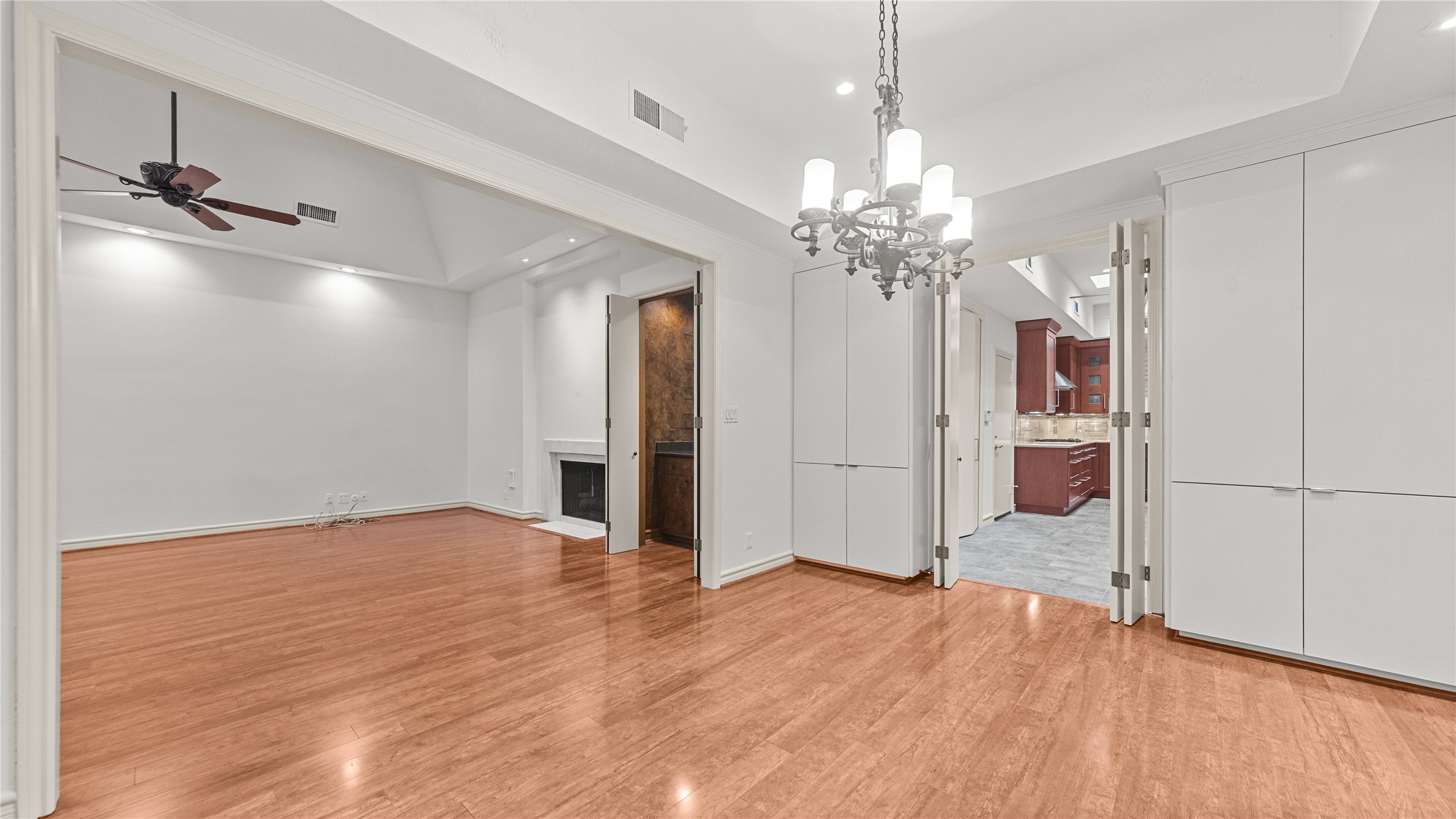 Houston, Texas, 77056, United States, 3 Bedrooms Bedrooms, ,5 BathroomsBathrooms,Residential,For Sale,1911069