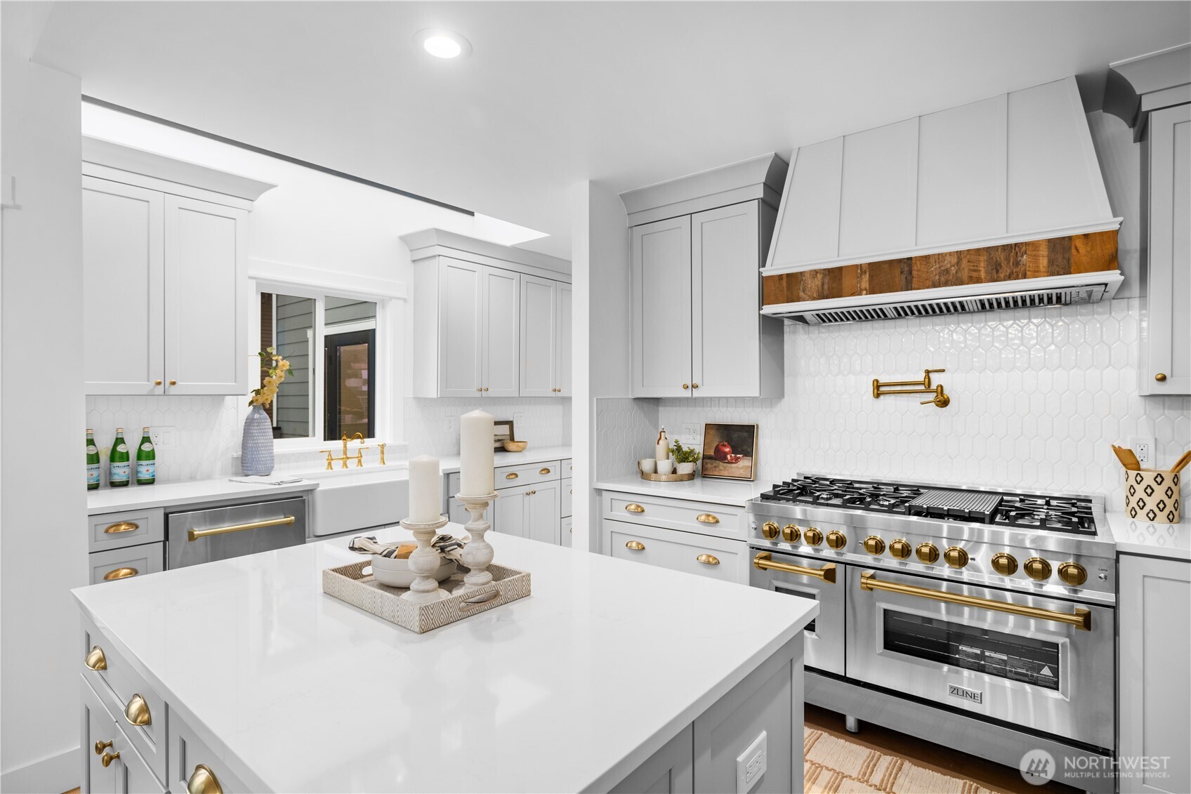 Seattle, Washington, 98109, United States, 3 Bedrooms Bedrooms, ,1 BathroomBathrooms,Residential,For Sale,1999766