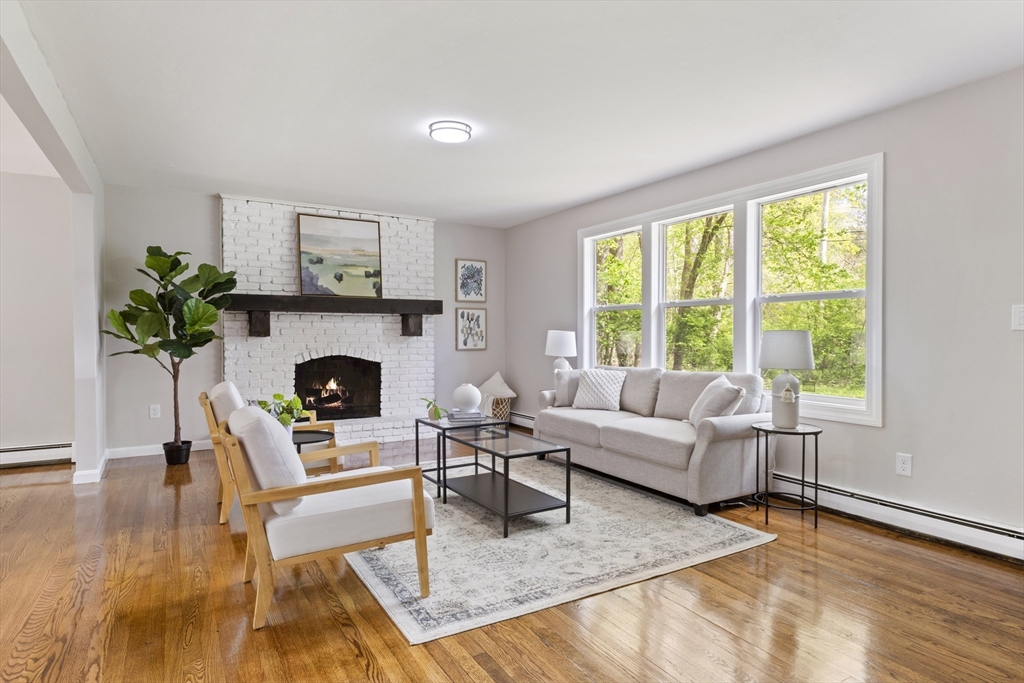 Mansfield, Massachusetts, 02048, United States, 4 Bedrooms Bedrooms, ,2 BathroomsBathrooms,Residential,For Sale,1942588
