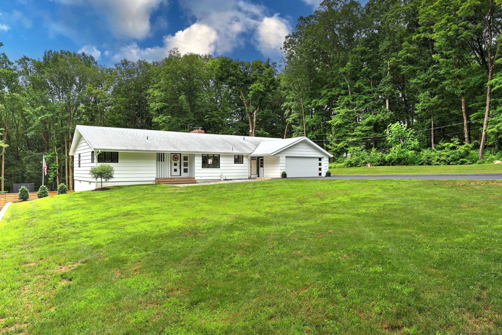 Woodbridge, Connecticut, 06525, United States, 5 Bedrooms Bedrooms, ,4 BathroomsBathrooms,Residential,For Sale,1890965