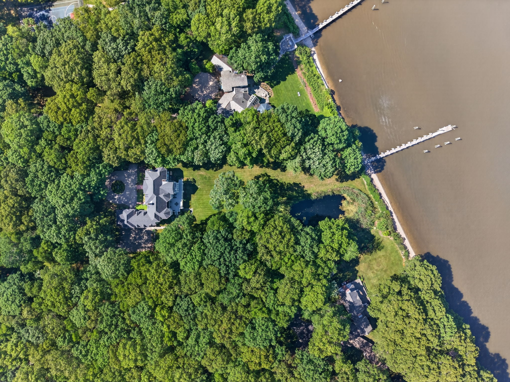  Riverside Elegance Meets Neoclassical Grandeur - 物件實景