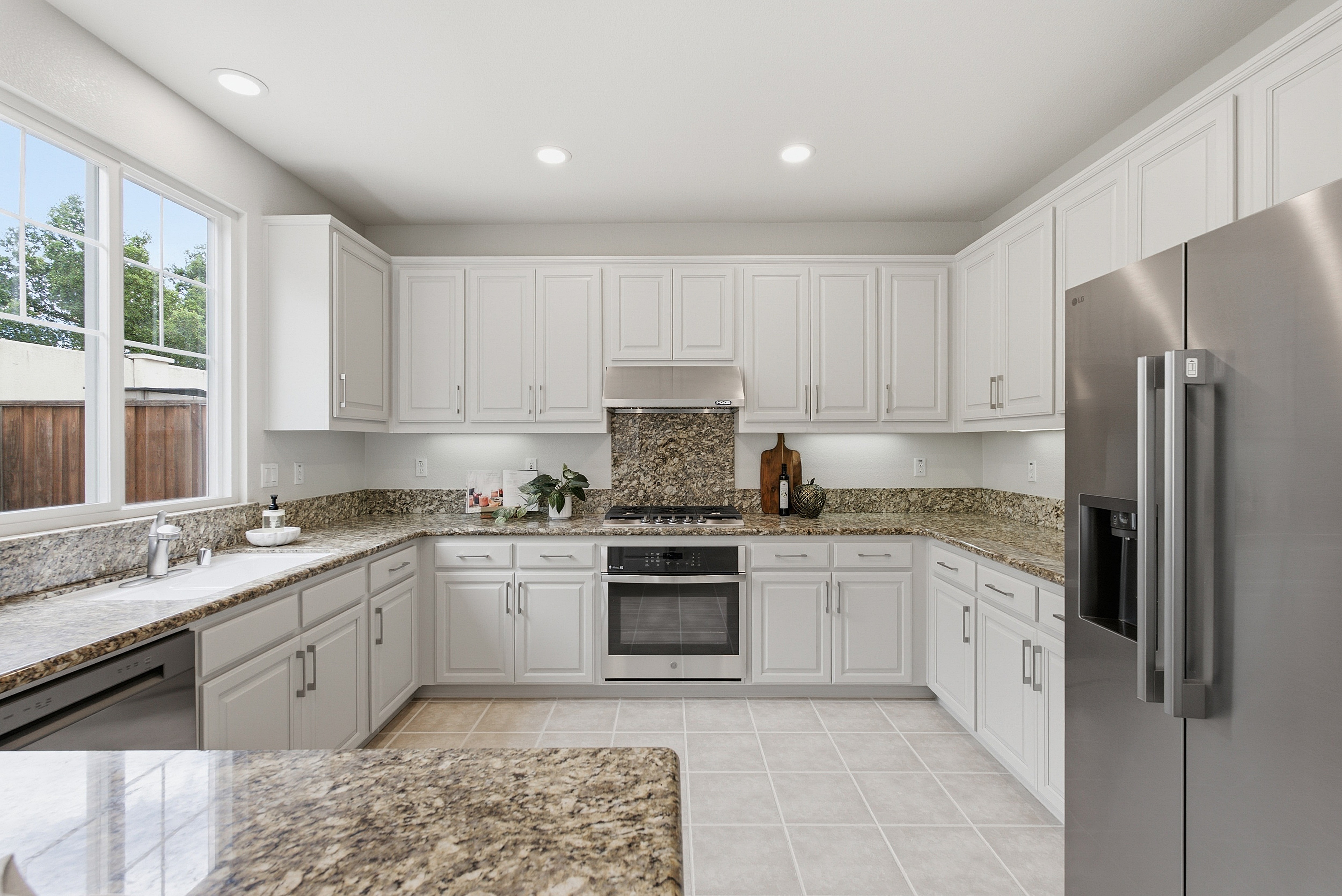  Beautifully Updated Henry Ranch Home with Scenic Views and Modern Comfort - 物件實景
