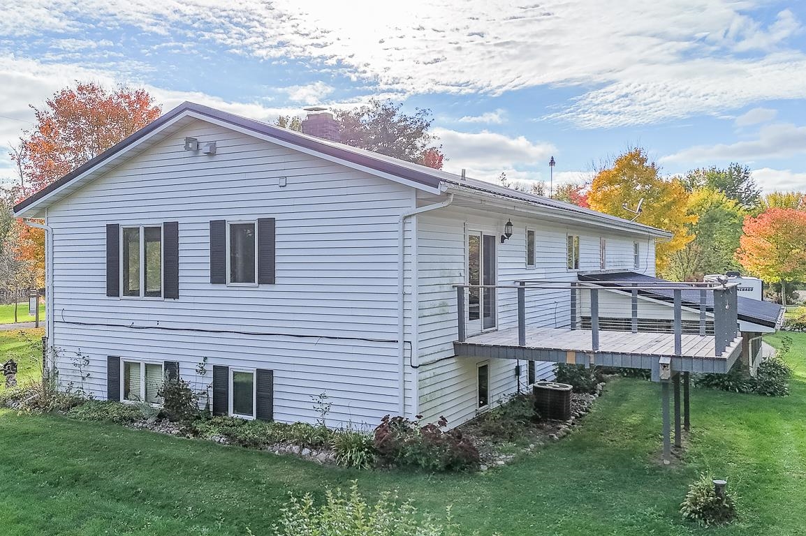 New London, Wisconsin, 54961-8021, United States, 4 Bedrooms Bedrooms, ,2 BathroomsBathrooms,Residential,For Sale,1984435