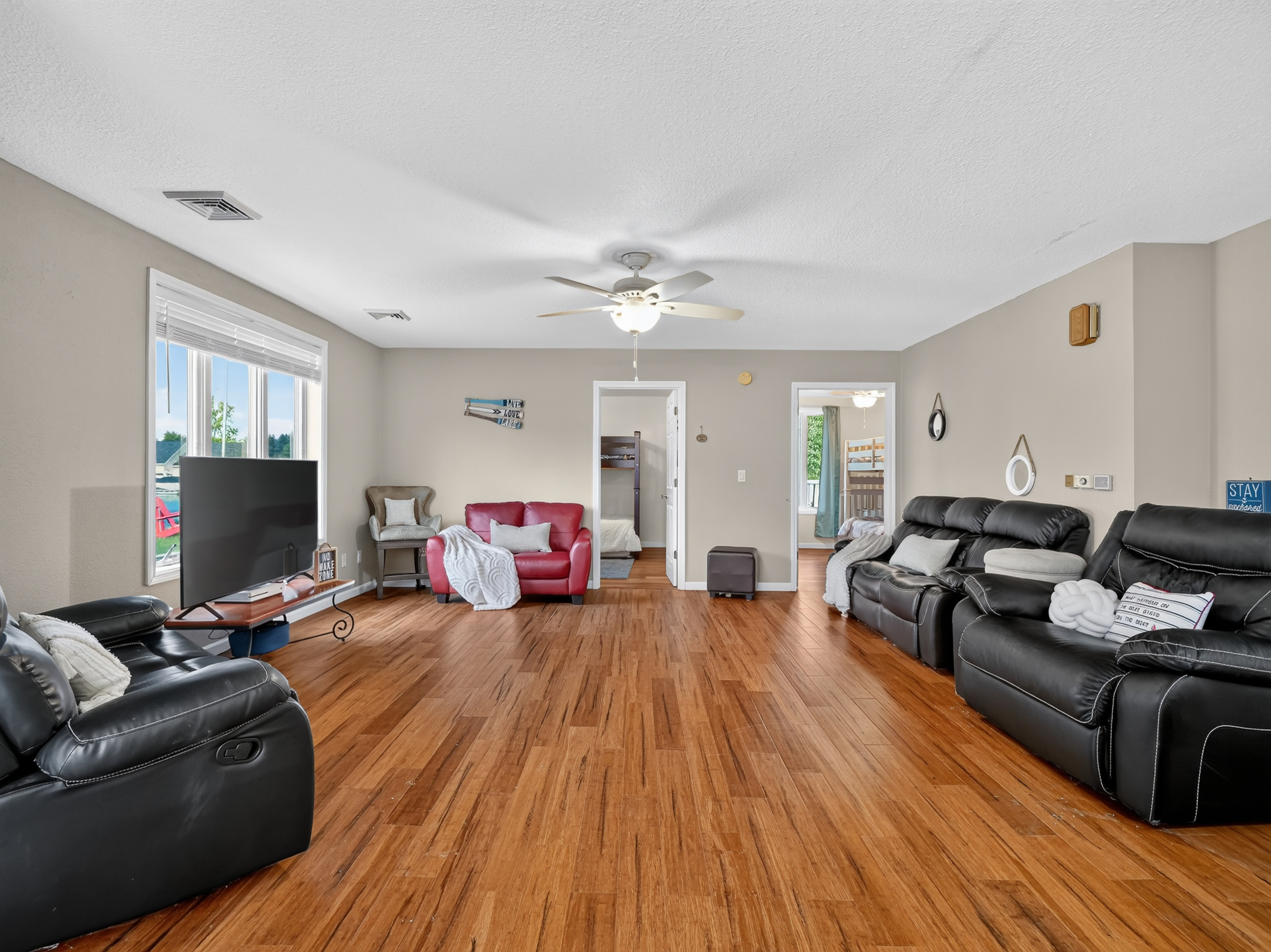  5 Bedroom Home with Lake Wawasee Channel Frontage - 物件實景