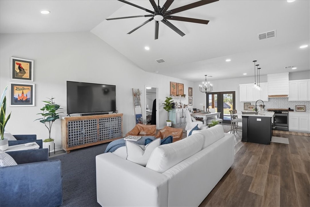 Alice, Texas, 78332, United States, 3 Bedrooms Bedrooms, ,2 BathroomsBathrooms,Residential,For Sale,1995593