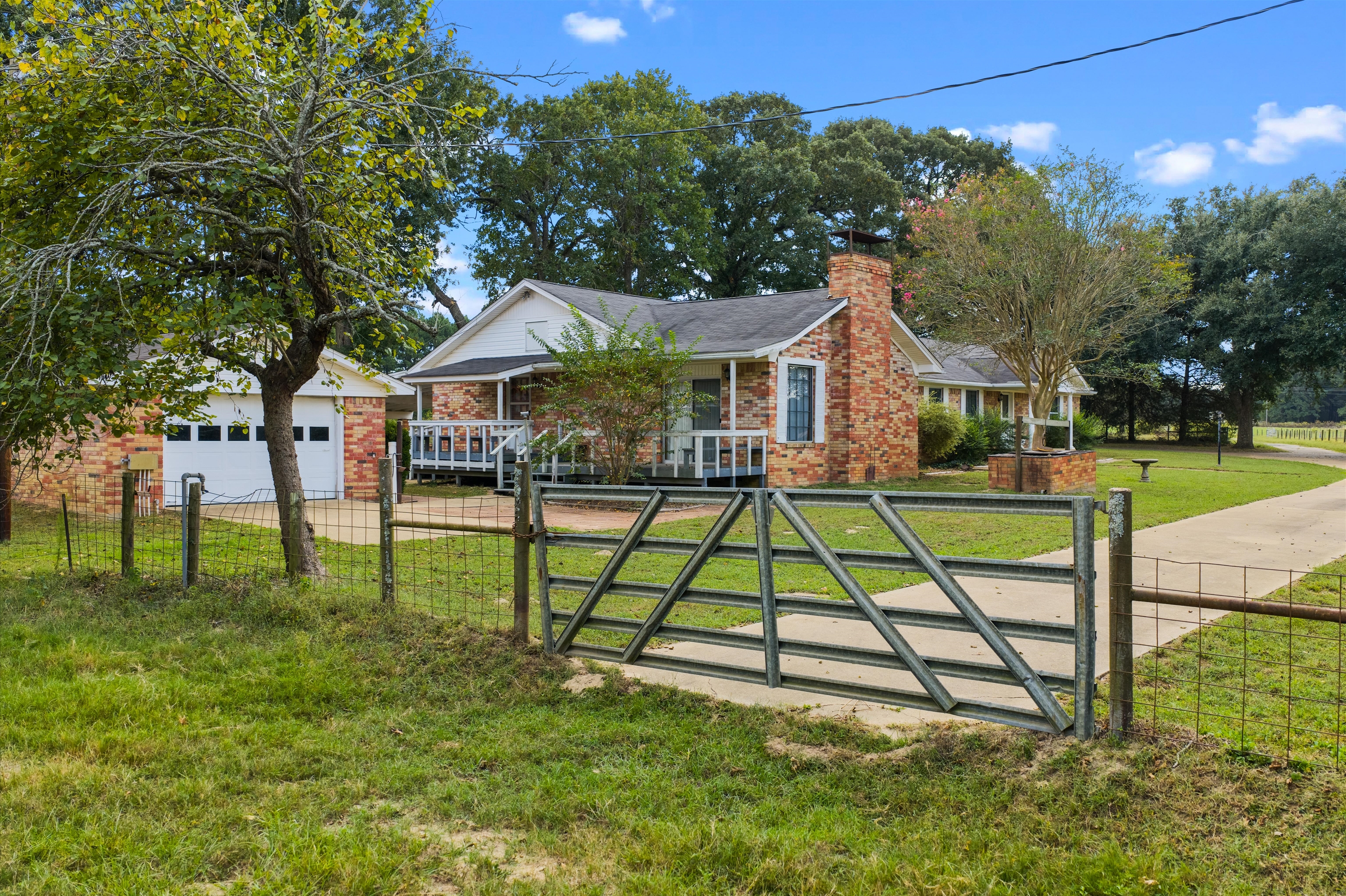 Henderson, Texas, 75654, United States, 3 Bedrooms Bedrooms, ,2 BathroomsBathrooms,Residential,For Sale,1983908