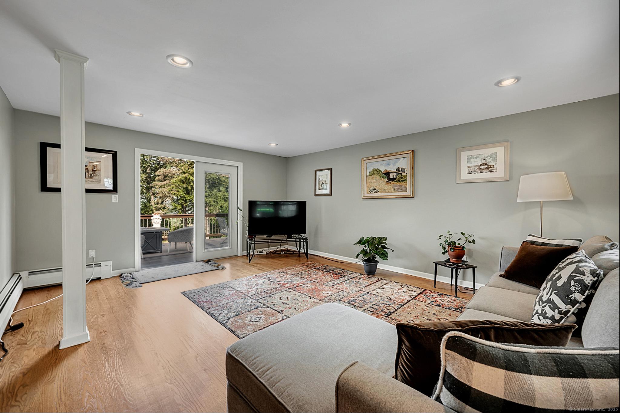 Middletown, Connecticut, 06457, United States, 4 Bedrooms Bedrooms, ,2 BathroomsBathrooms,Residential,For Sale,1920359
