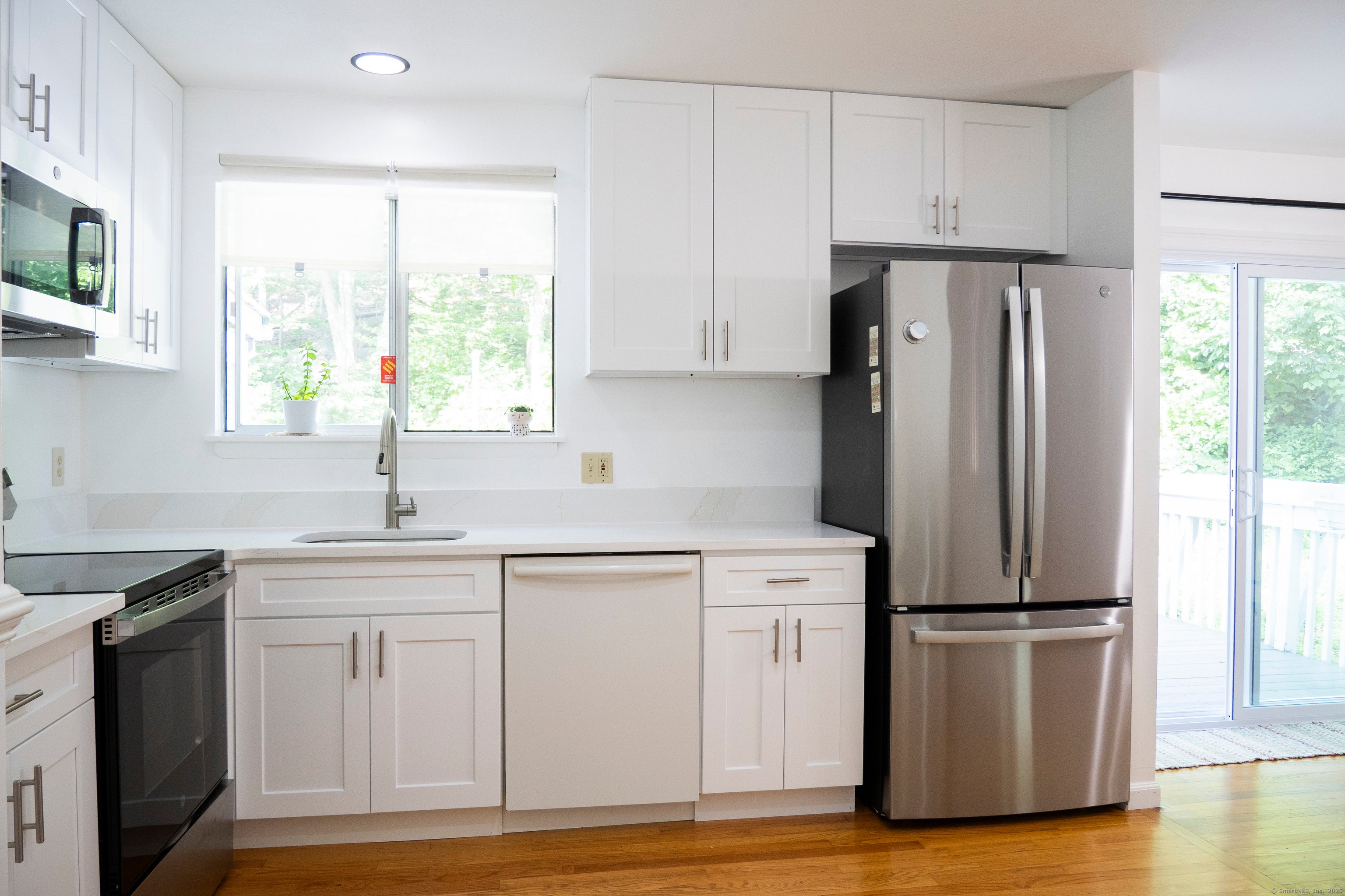 Trumbull, Connecticut, 06611, United States, 3 Bedrooms Bedrooms, ,3 BathroomsBathrooms,Residential,For Sale,1937031