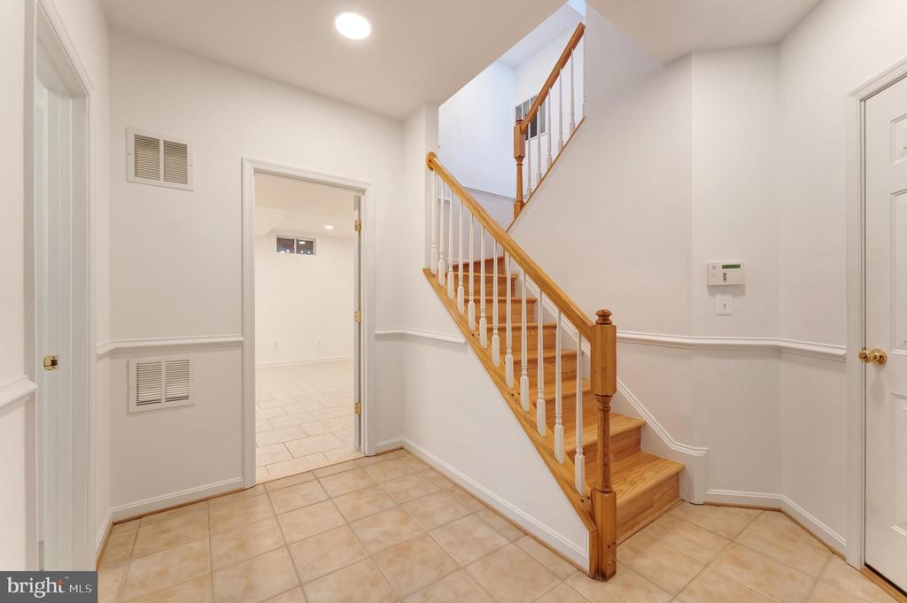 Lorton, Virginia, 22079, United States, 5 Bedrooms Bedrooms, ,4 BathroomsBathrooms,Residential,For Sale,2001485