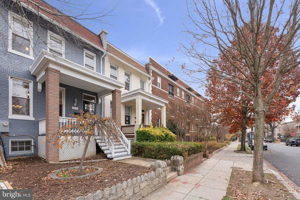 Washington, District of Columbia, 20001, United States, 4 Bedrooms Bedrooms, ,3 BathroomsBathrooms,Residential,For Sale,2001176