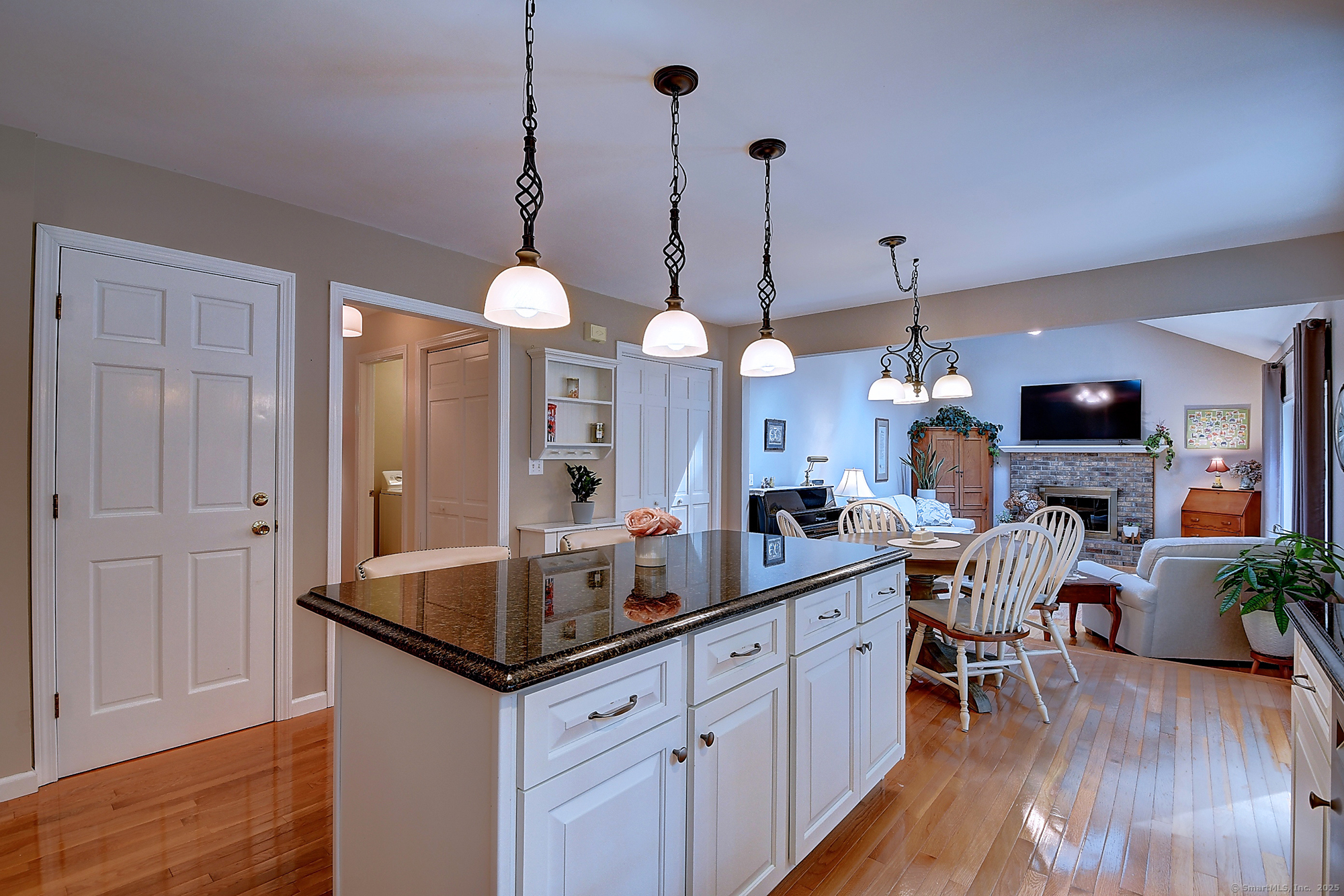 Cheshire, Connecticut, 06410, United States, 3 Bedrooms Bedrooms, ,3 BathroomsBathrooms,Residential,For Sale,1987474