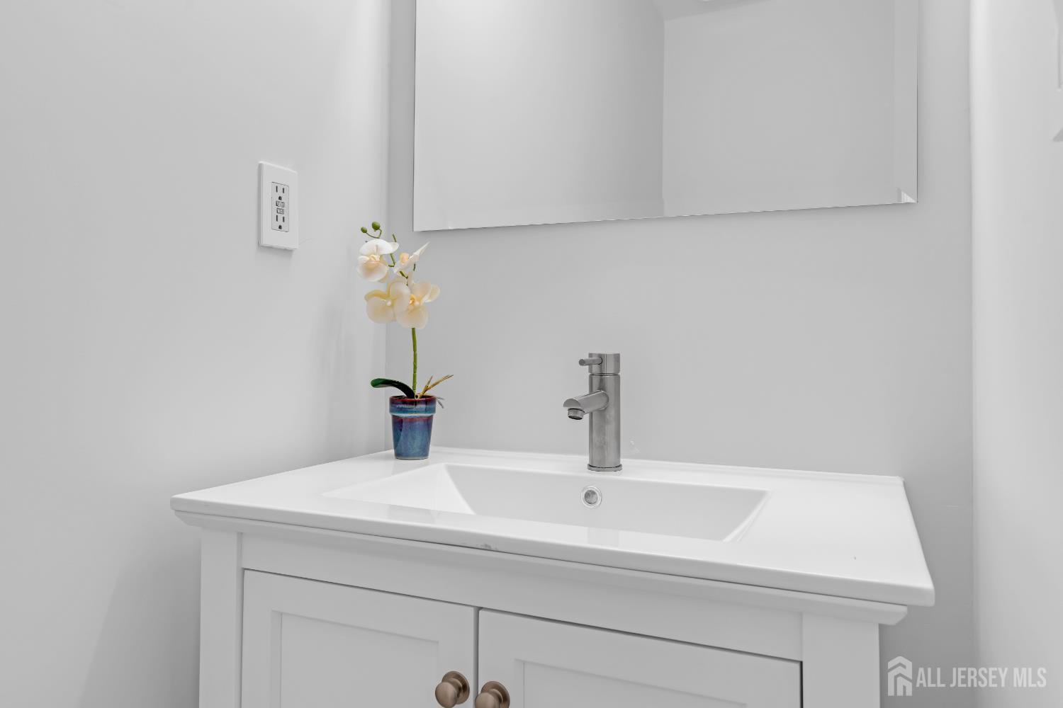 East Brunswick, New Jersey, 08816, United States, 3 Bedrooms Bedrooms, ,3 BathroomsBathrooms,Residential,For Sale,2001983