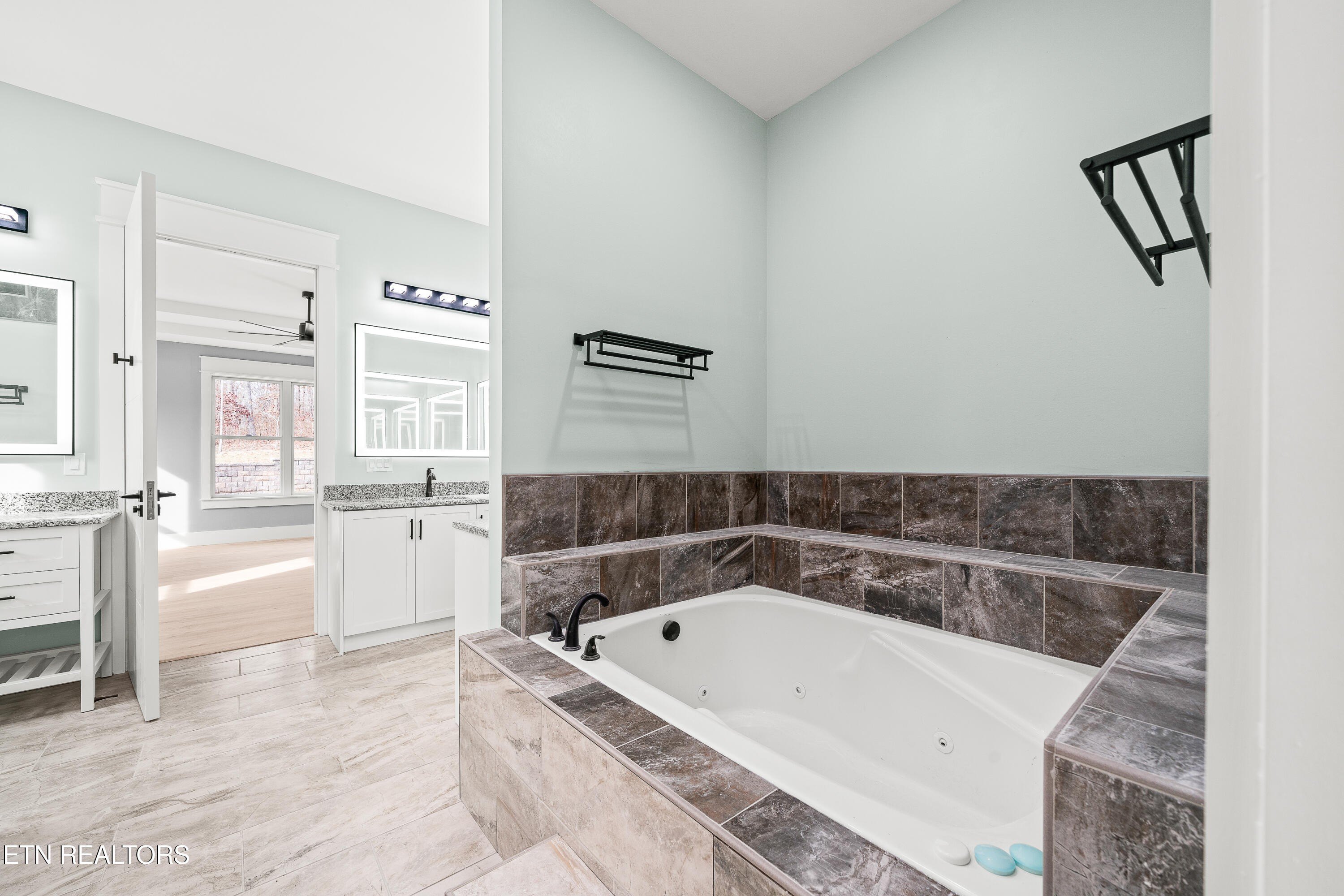 Crossville, Tennessee, 38555, United States, 4 Bedrooms Bedrooms, ,5 BathroomsBathrooms,Residential,For Sale,1977925