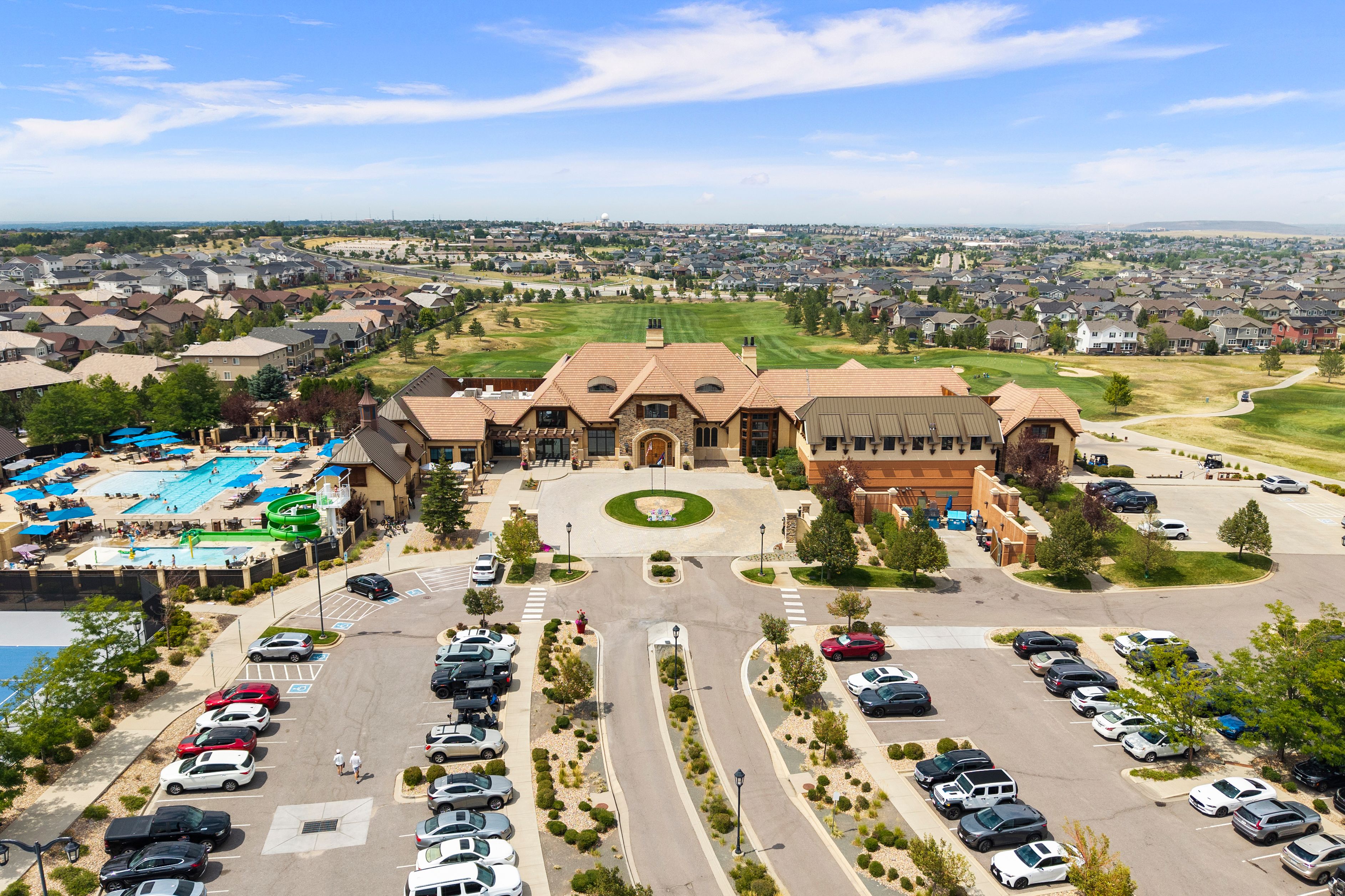  Backing to the Blackstone Country Club and Golf Course - 物件實景