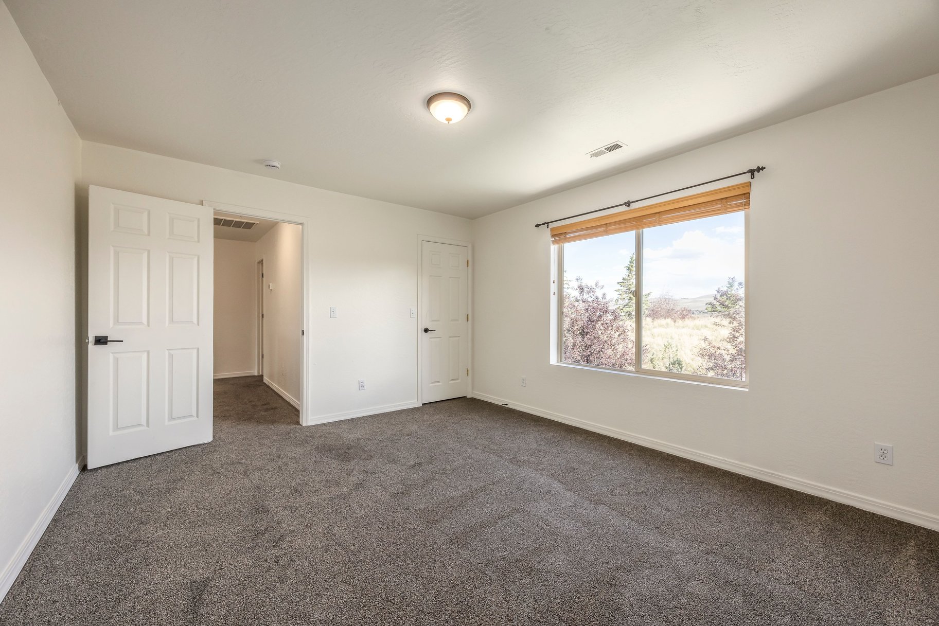  Updated Cul-de-sac Living Steps From Round Valley Trails - 物件實景