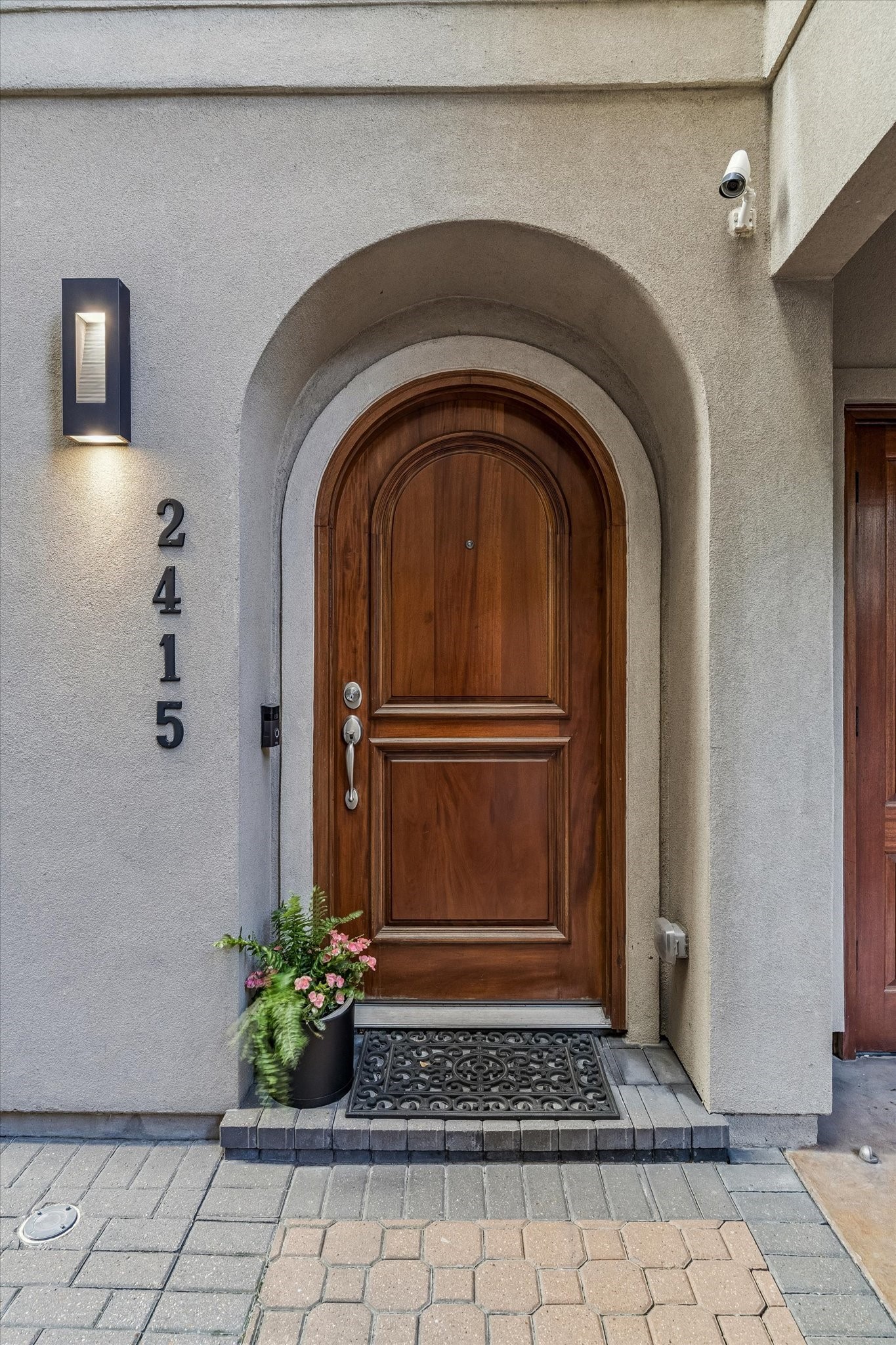  2415 W Main Street - 物件實景
