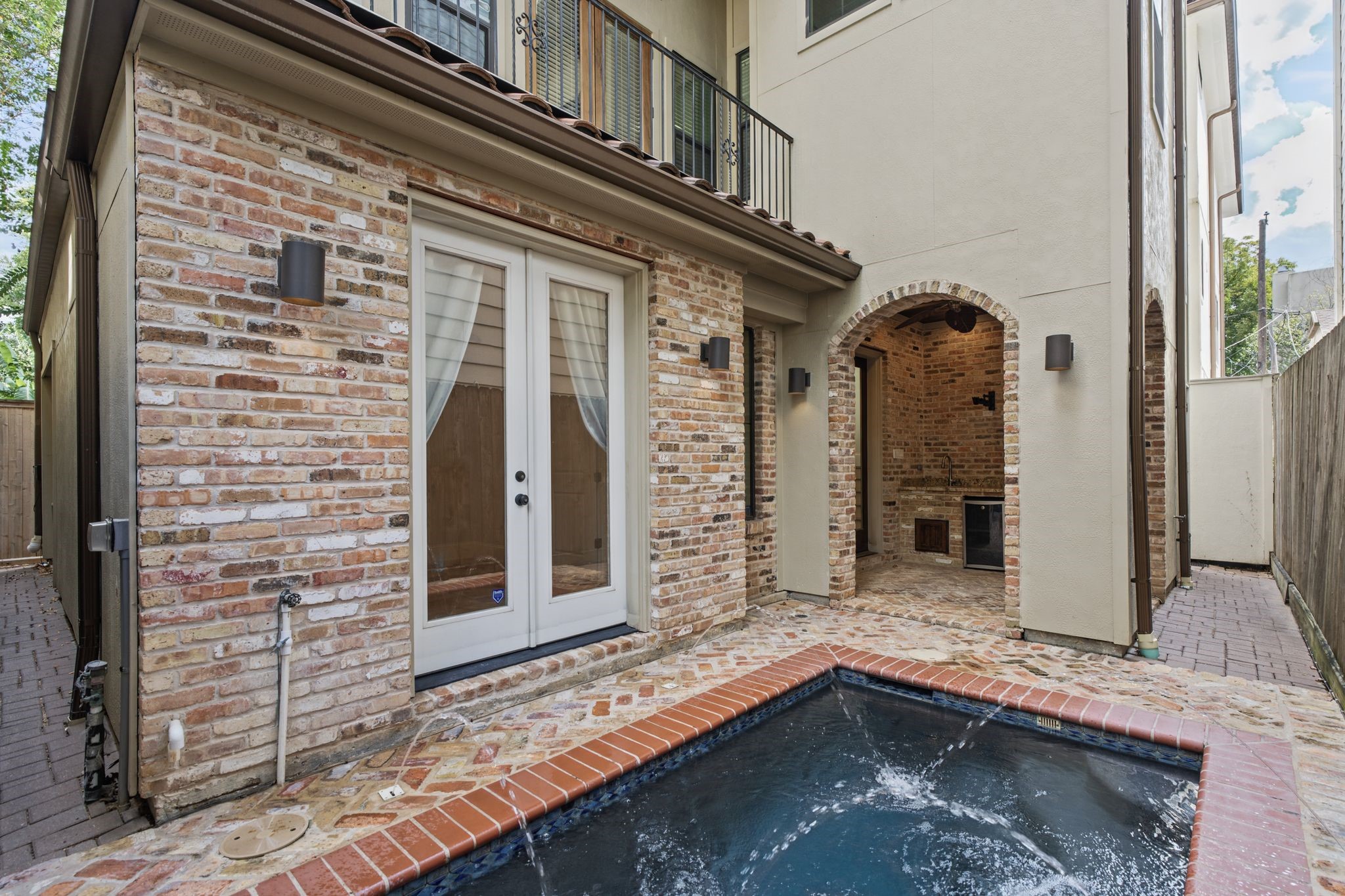  4122 Floyd Street A - 物件實景