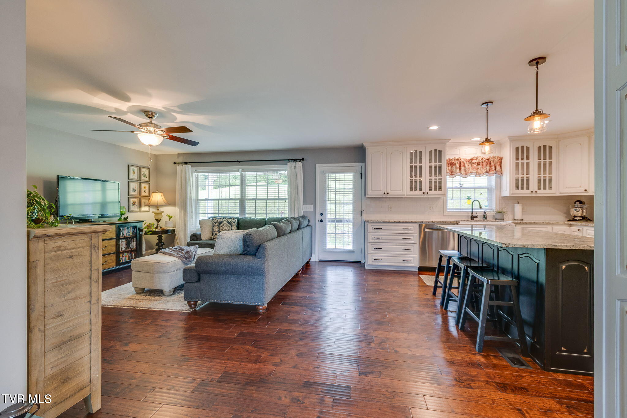 Bluff City, Tennessee, 37618, United States, 3 Bedrooms Bedrooms, ,4 BathroomsBathrooms,Residential,For Sale,2048525