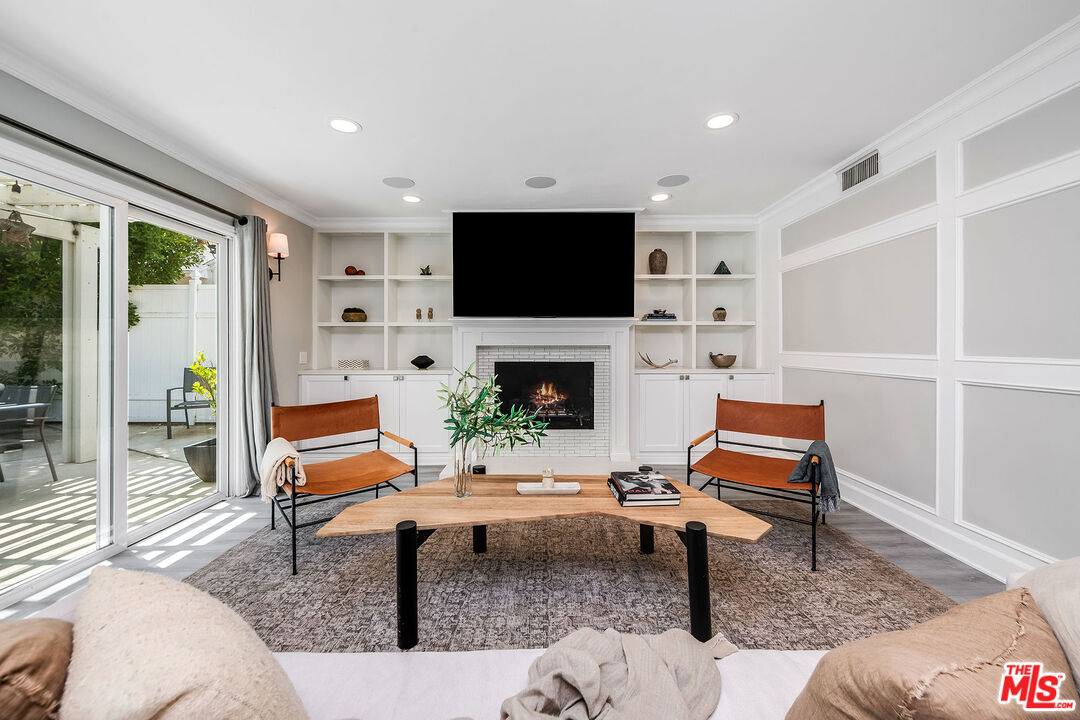 Studio City, California, 91604, United States, 4 Bedrooms Bedrooms, ,3 BathroomsBathrooms,Residential,For Sale,1850354