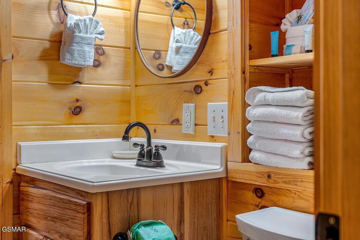 Gatlinburg, Tennessee, 37738, United States, 5 Bedrooms Bedrooms, ,4 BathroomsBathrooms,Residential,For Sale,2023747