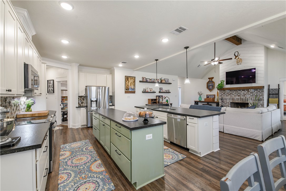 Iola, Texas, 77861-4460, United States, 3 Bedrooms Bedrooms, ,2 BathroomsBathrooms,Residential,For Sale,2000073