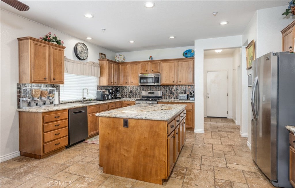 Highland, California, 92346, United States, 5 Bedrooms Bedrooms, ,4 BathroomsBathrooms,Residential,For Sale,1977847