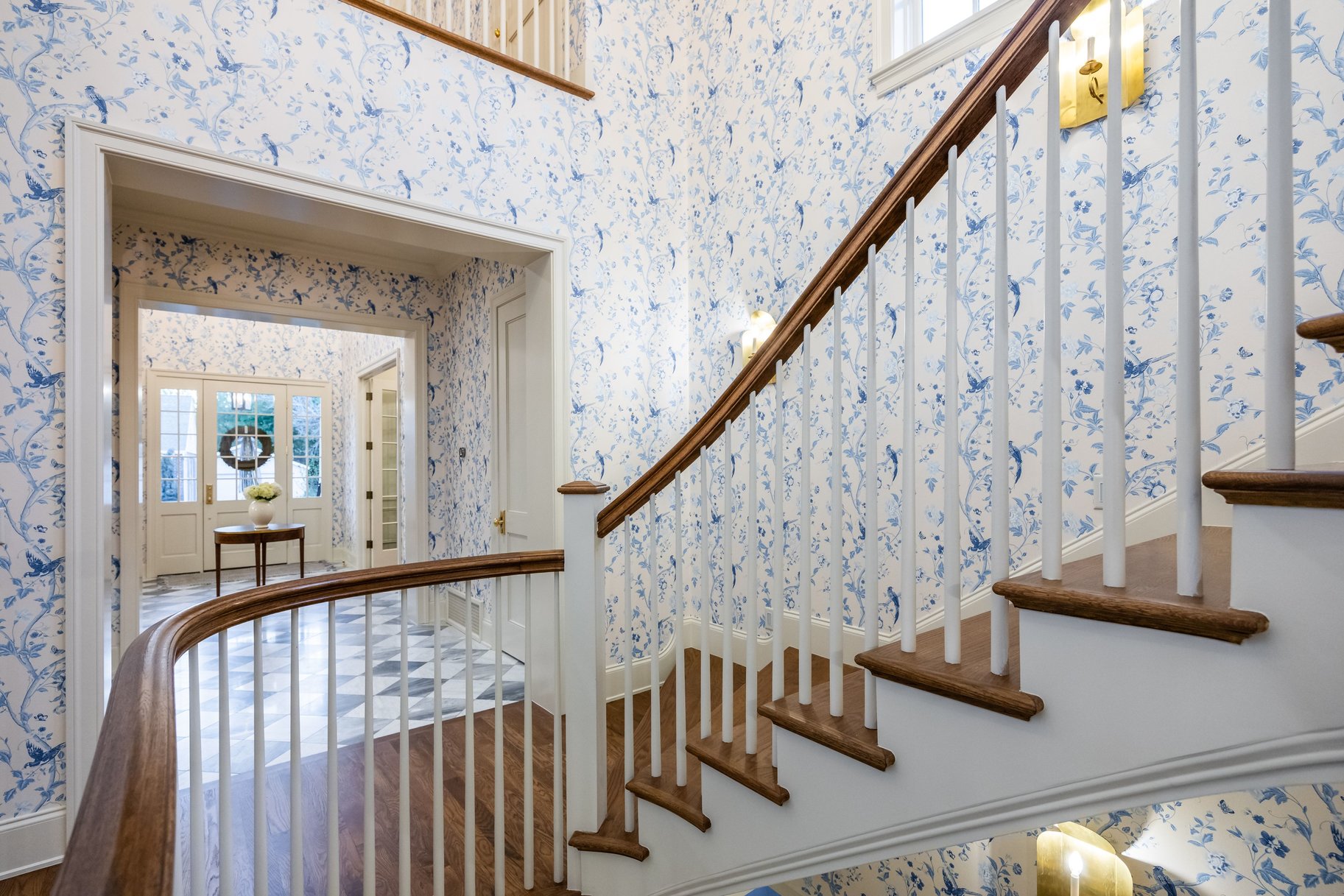  Timeless Colonial Charm Meets Refined Modern Luxury In This Storybook Retreat - 物件實景