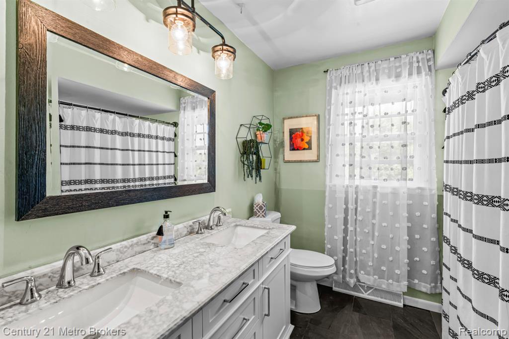 Lapeer, Michigan, 48446, United States, 4 Bedrooms Bedrooms, ,3 BathroomsBathrooms,Residential,For Sale,1982029