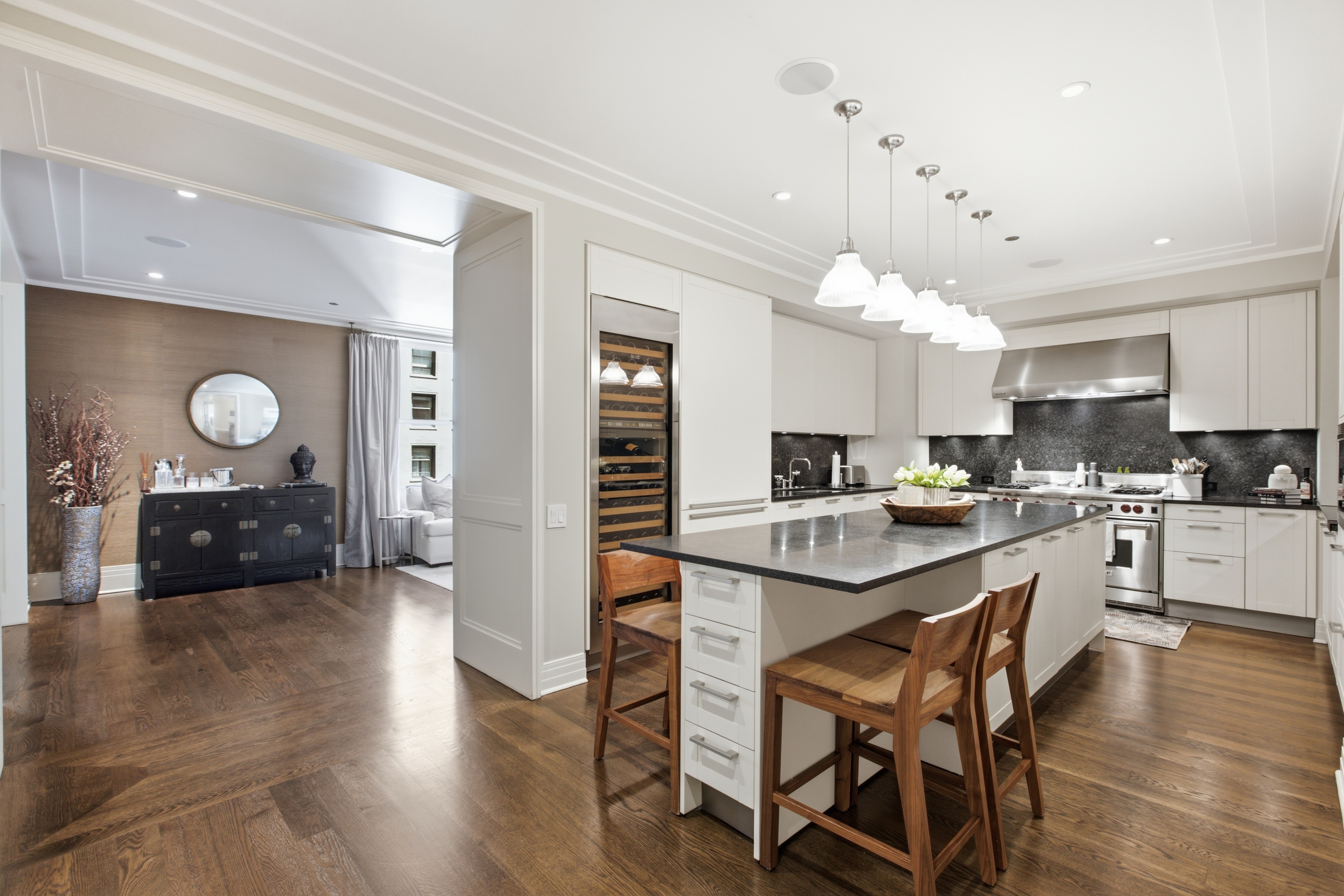  Outstanding, Three-bedroom Three and a Half Baths - 物件實景