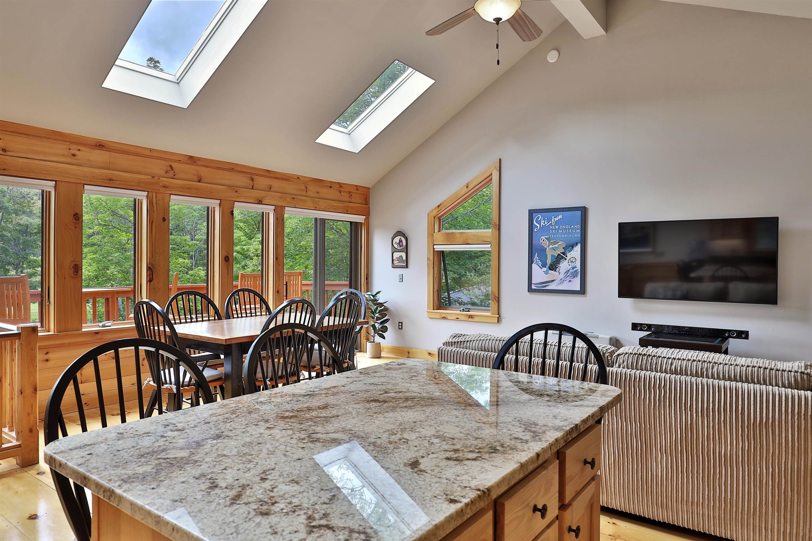  426 Roaring Brook Road - 物件實景