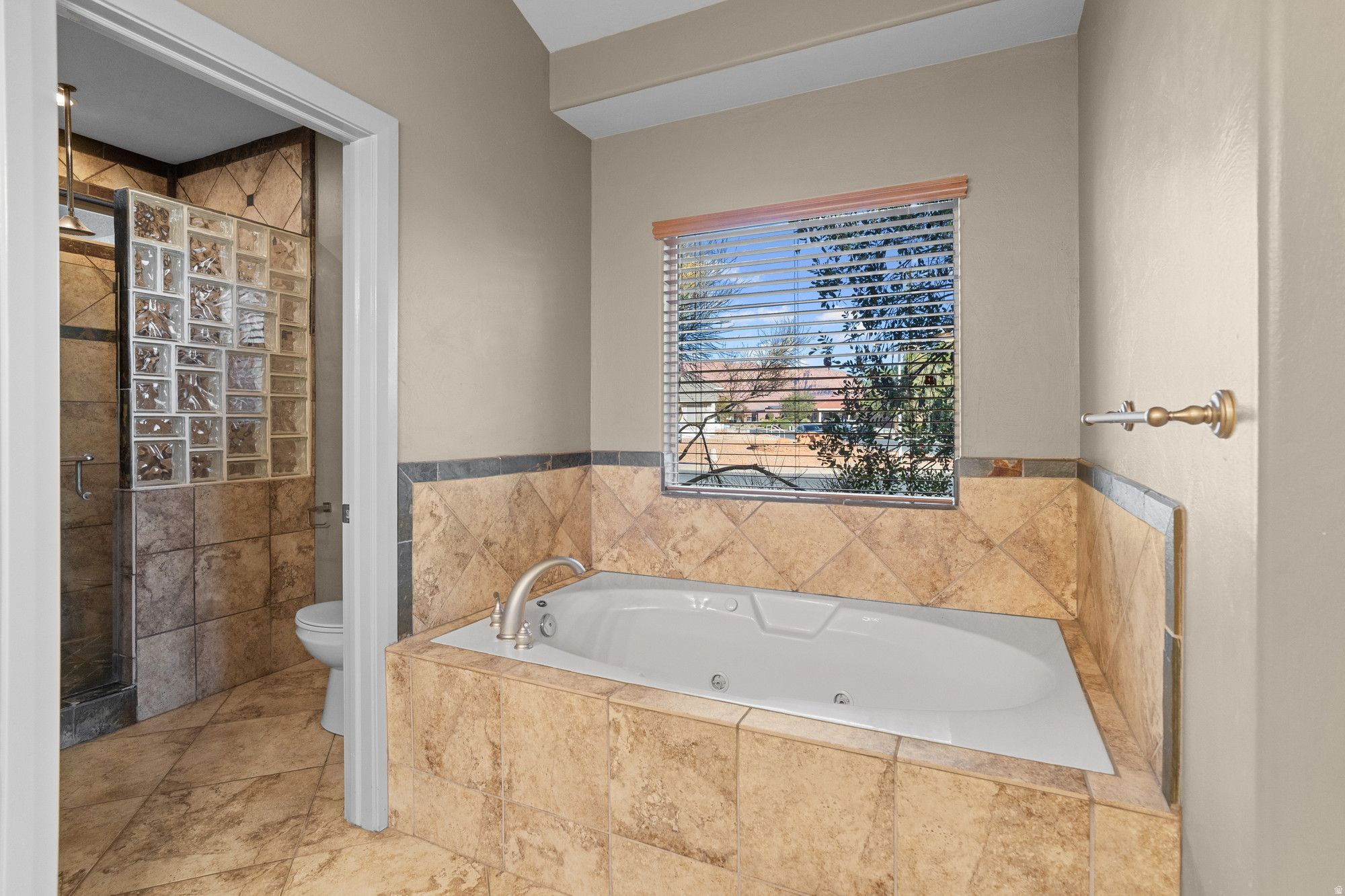 Santa Clara, Utah, 84765, United States, 4 Bedrooms Bedrooms, ,3 BathroomsBathrooms,Residential,For Sale,1992069