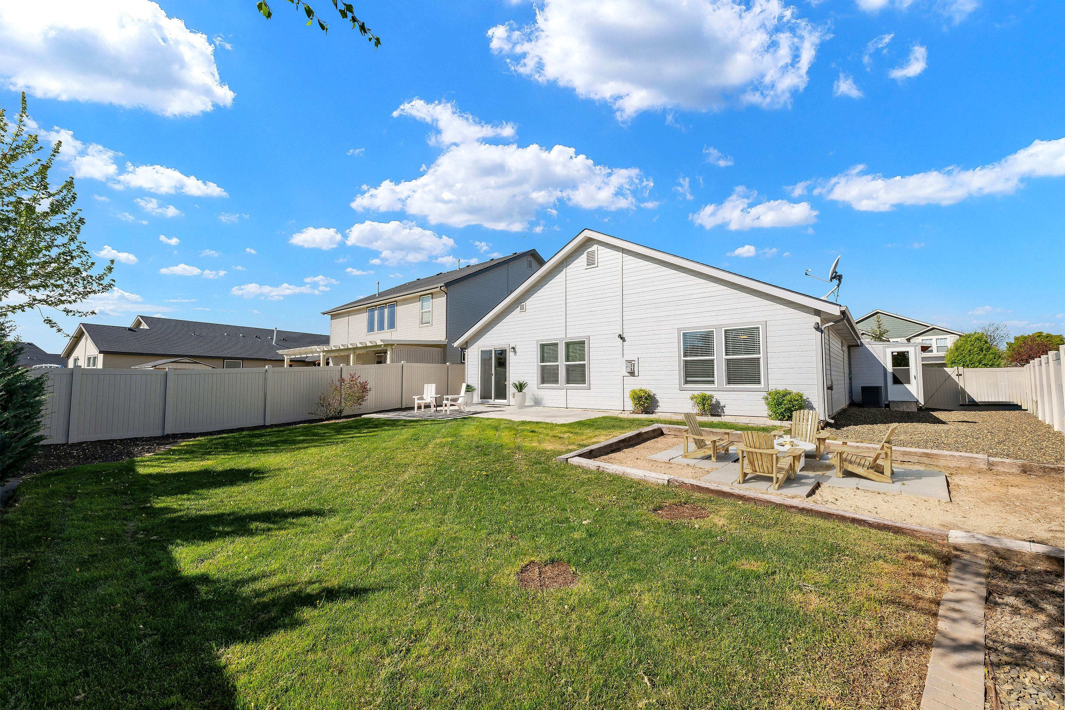  Better Than New  Move-In Ready with Space to Live & Relax - 物件實景