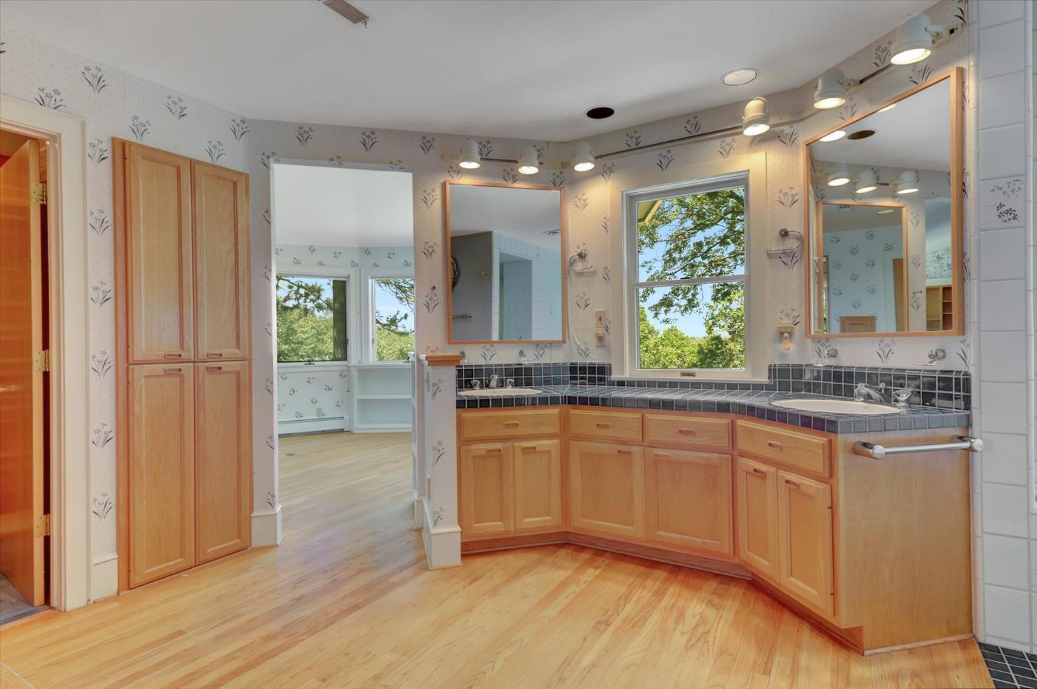 Nevada City, California, 95959, United States, 3 Bedrooms Bedrooms, ,4 BathroomsBathrooms,Residential,For Sale,1903616